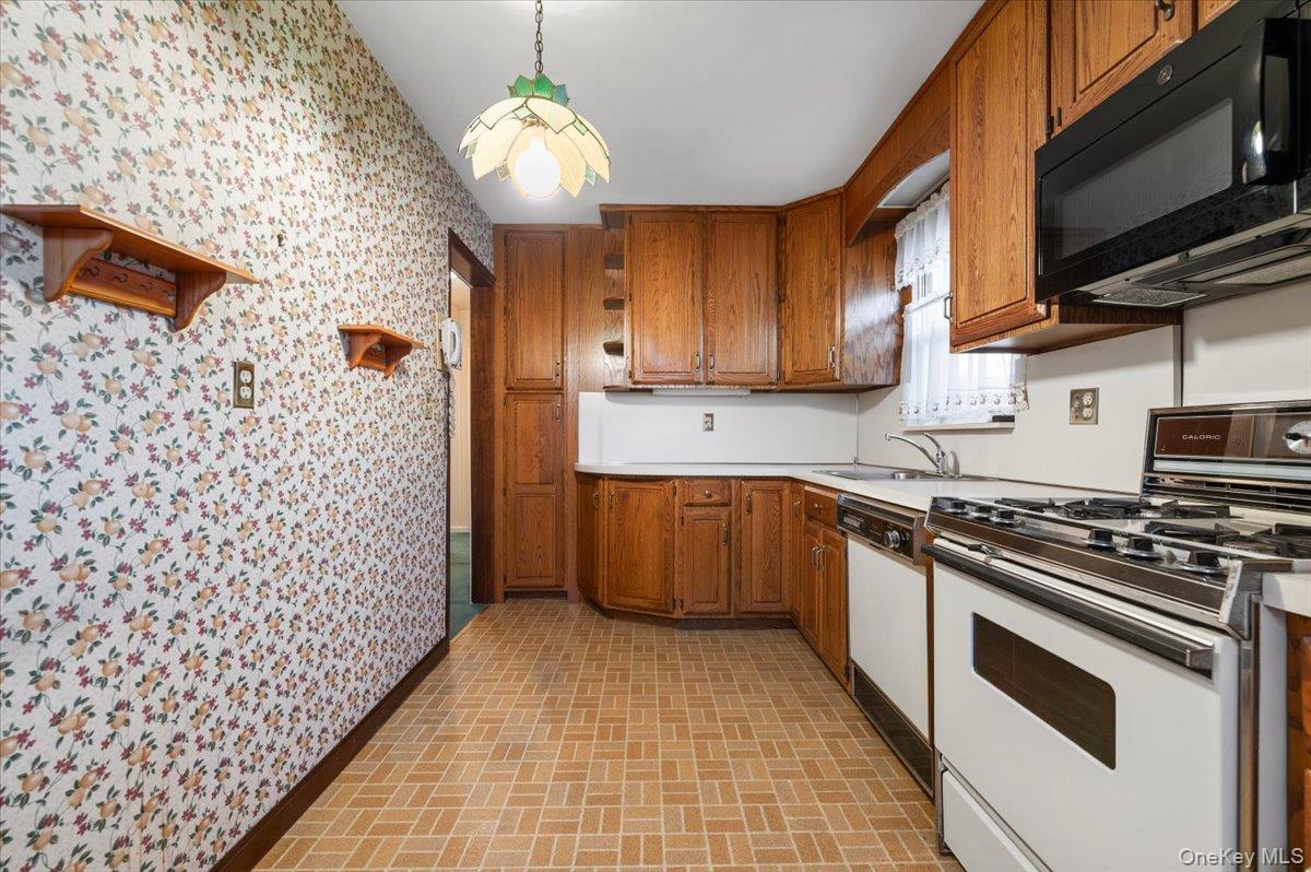 Single Family Hewlett Street  Queens, NY 11040, MLS-1048498-15