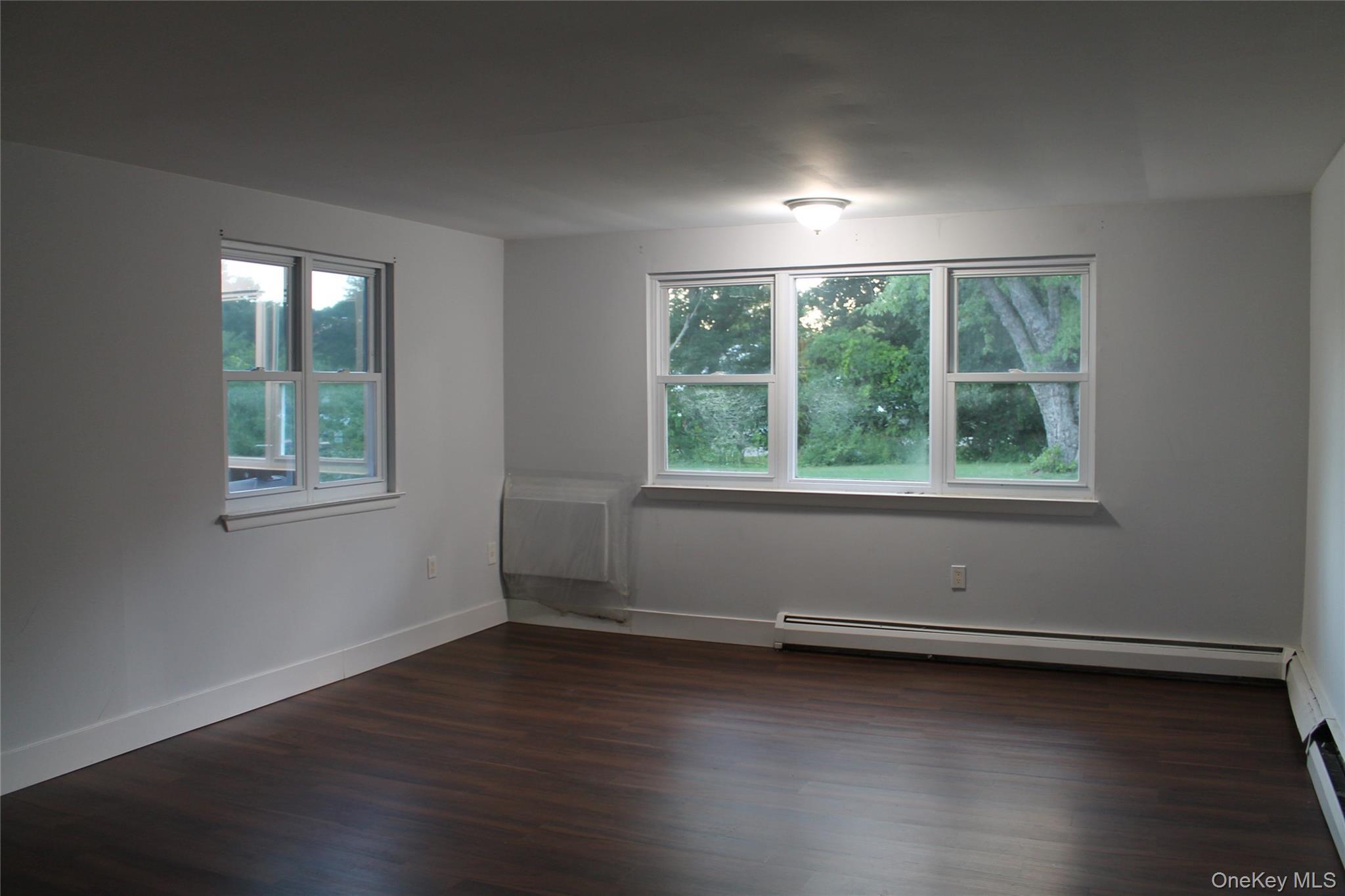 Single Family Yale Avenue  Suffolk County, NY 11769, MLS-1048517-10