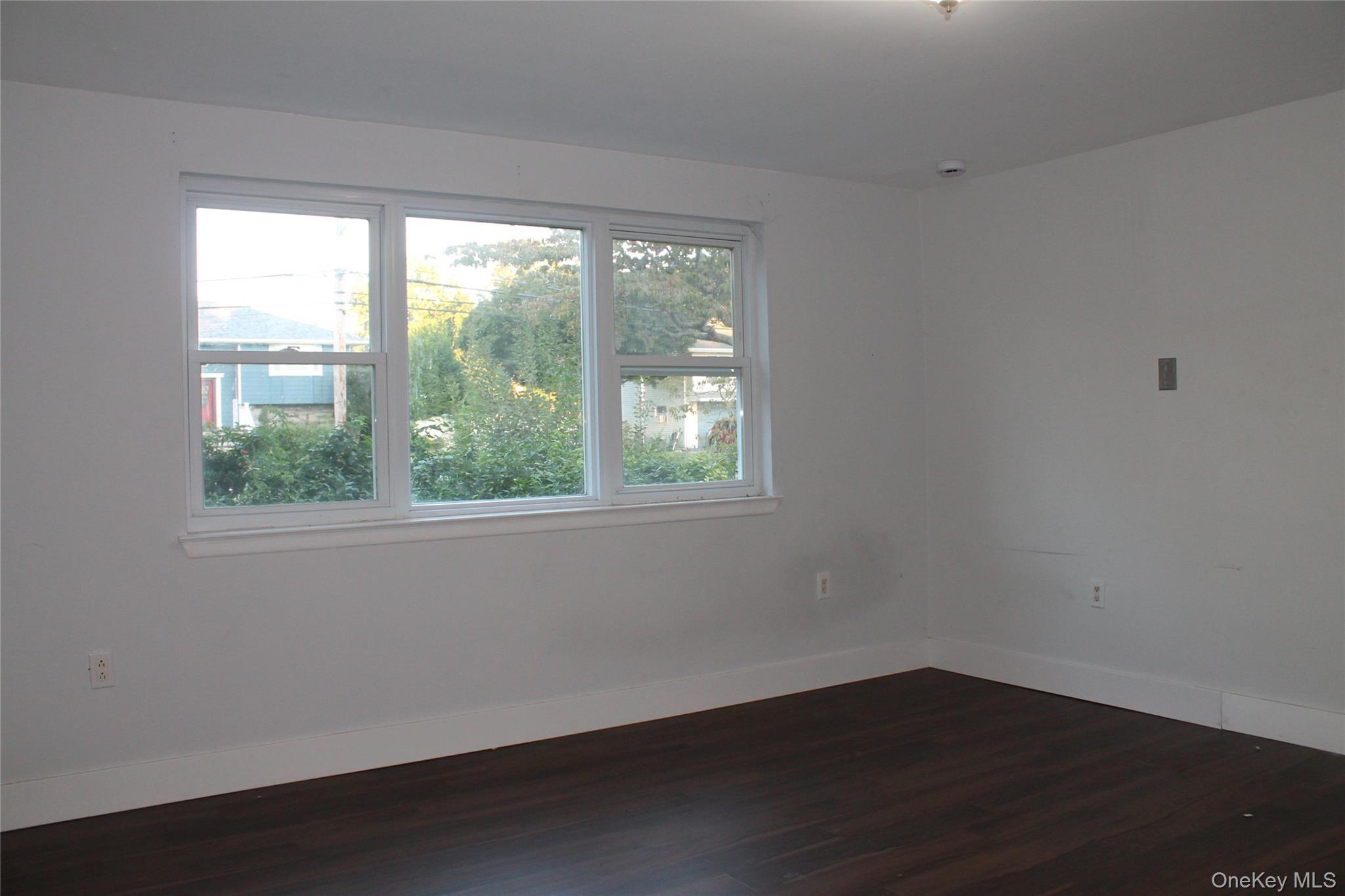 Single Family Yale Avenue  Suffolk County, NY 11769, MLS-1048517-11