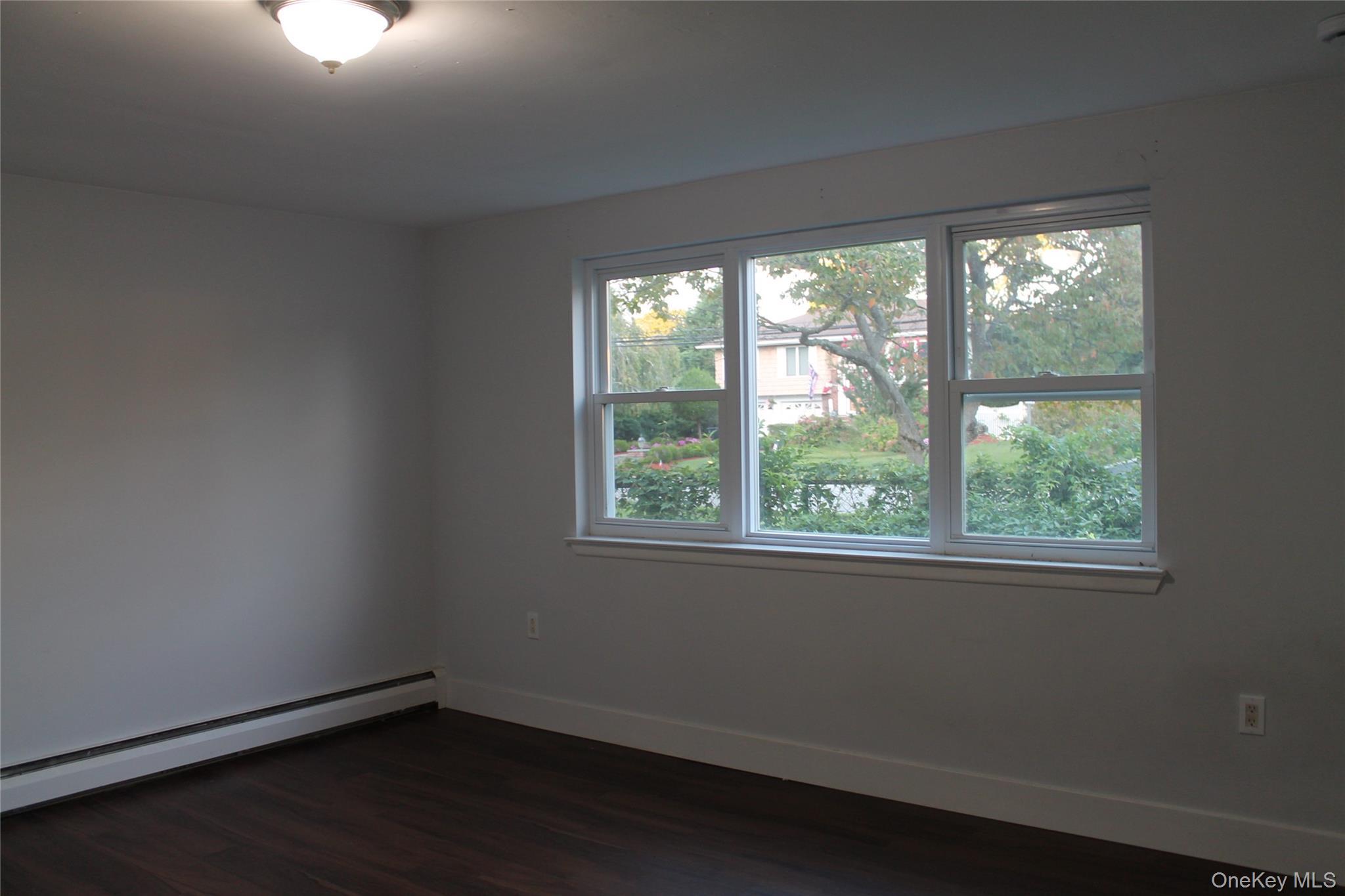 Single Family Yale Avenue  Suffolk County, NY 11769, MLS-1048517-12
