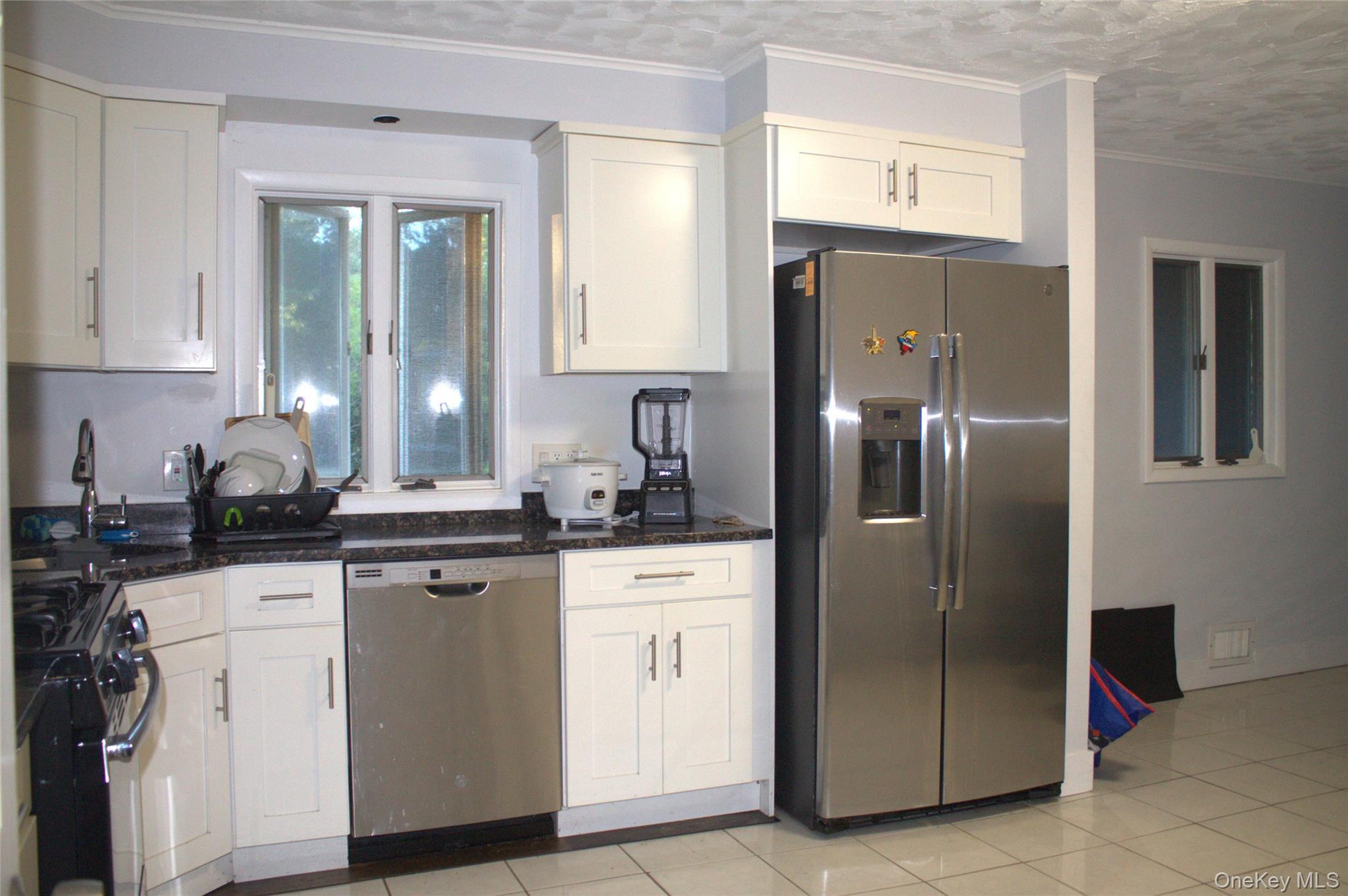 Single Family Yale Avenue  Suffolk County, NY 11769, MLS-1048517-16