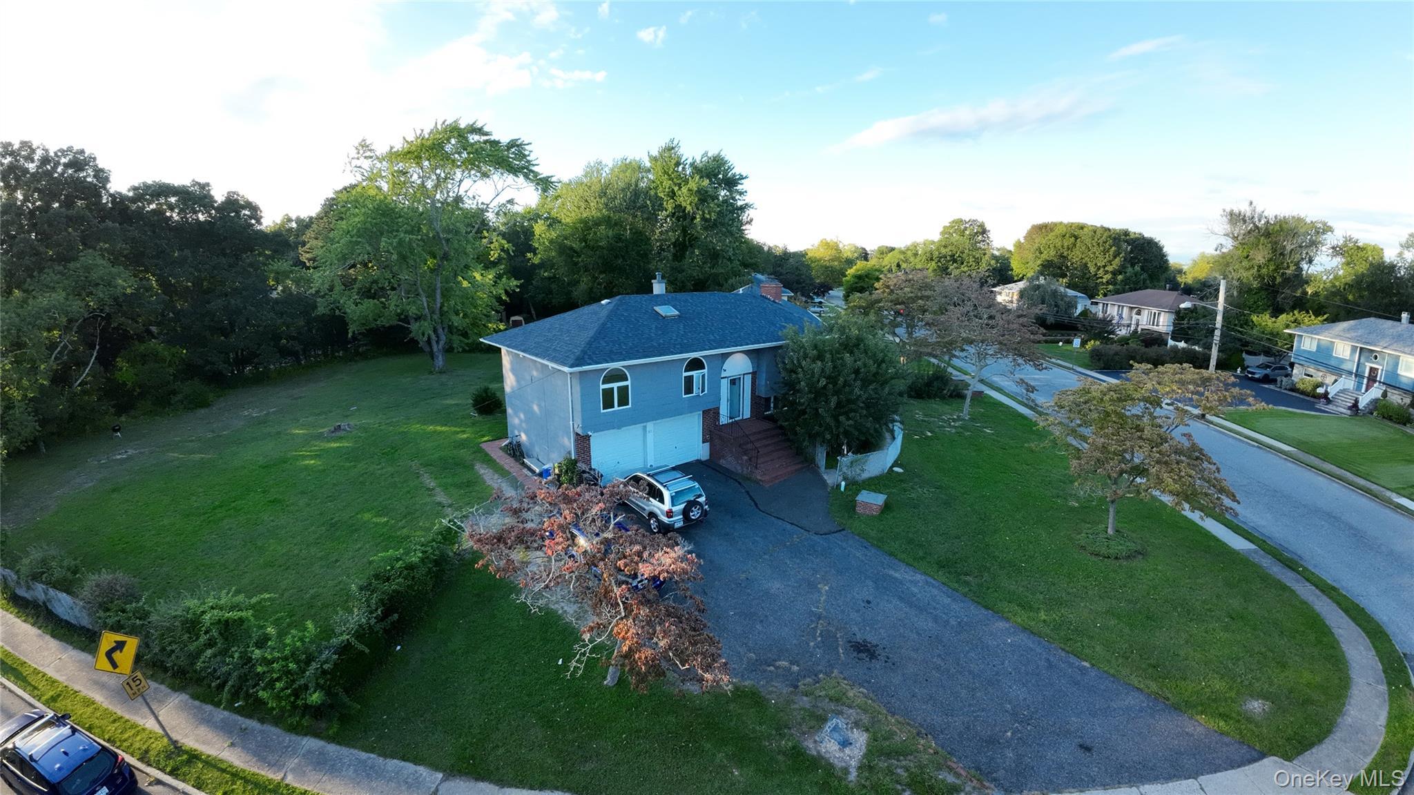 Single Family Yale Avenue  Suffolk County, NY 11769, MLS-1048517-2