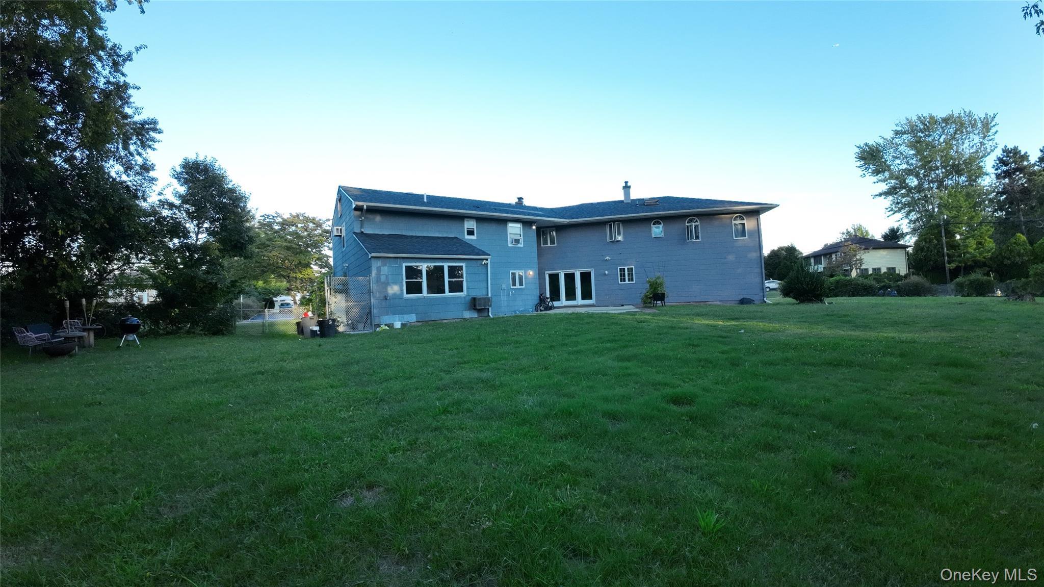 Single Family Yale Avenue  Suffolk County, NY 11769, MLS-1048517-21
