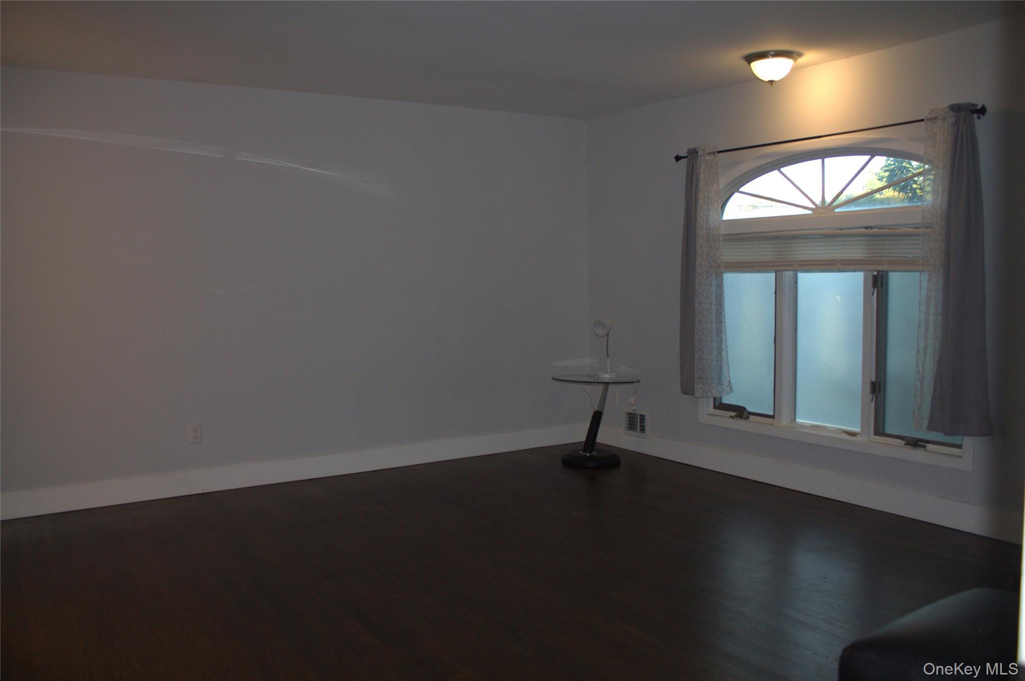 Single Family Yale Avenue  Suffolk County, NY 11769, MLS-1048517-4