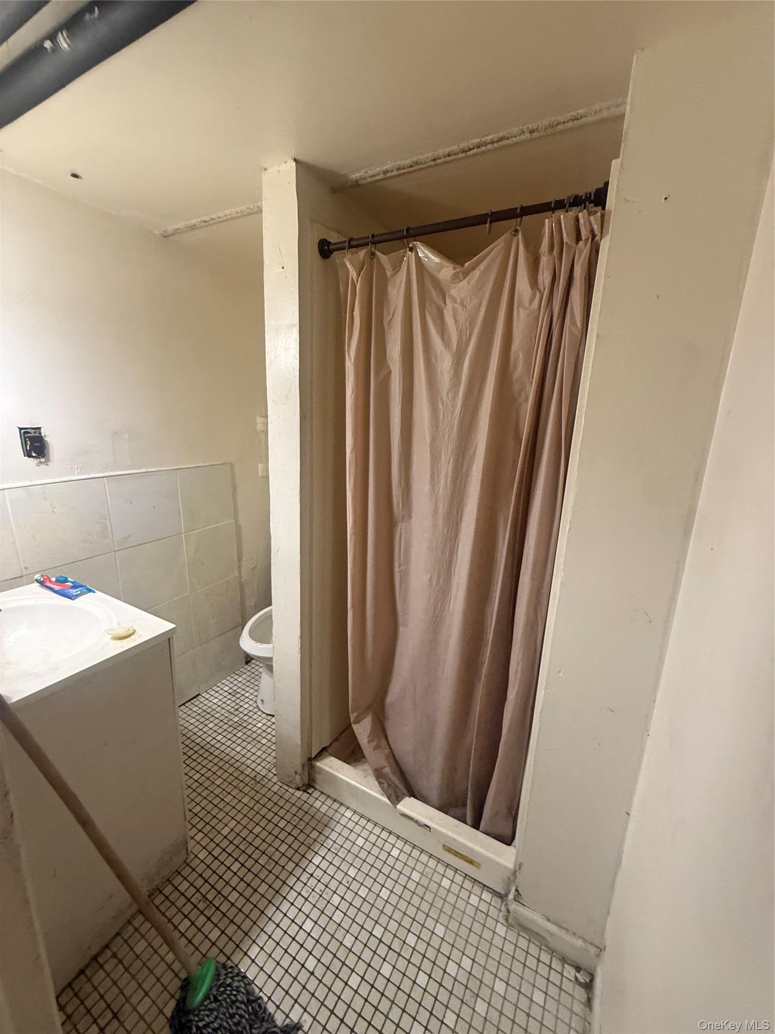 Single Family E 227th Street  Bronx, NY 10466, MLS-1048519-14