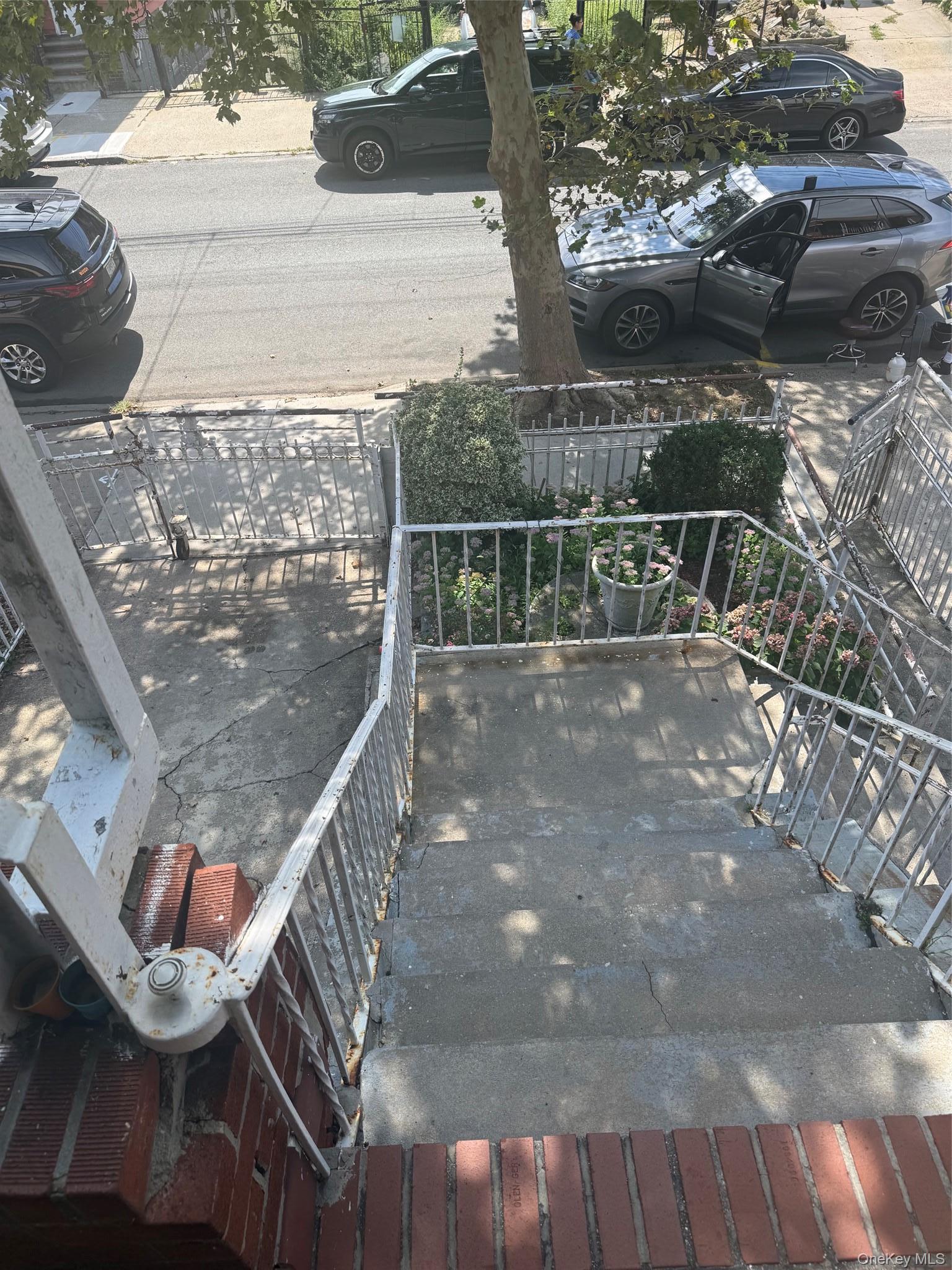 Single Family E 227th Street  Bronx, NY 10466, MLS-1048519-3