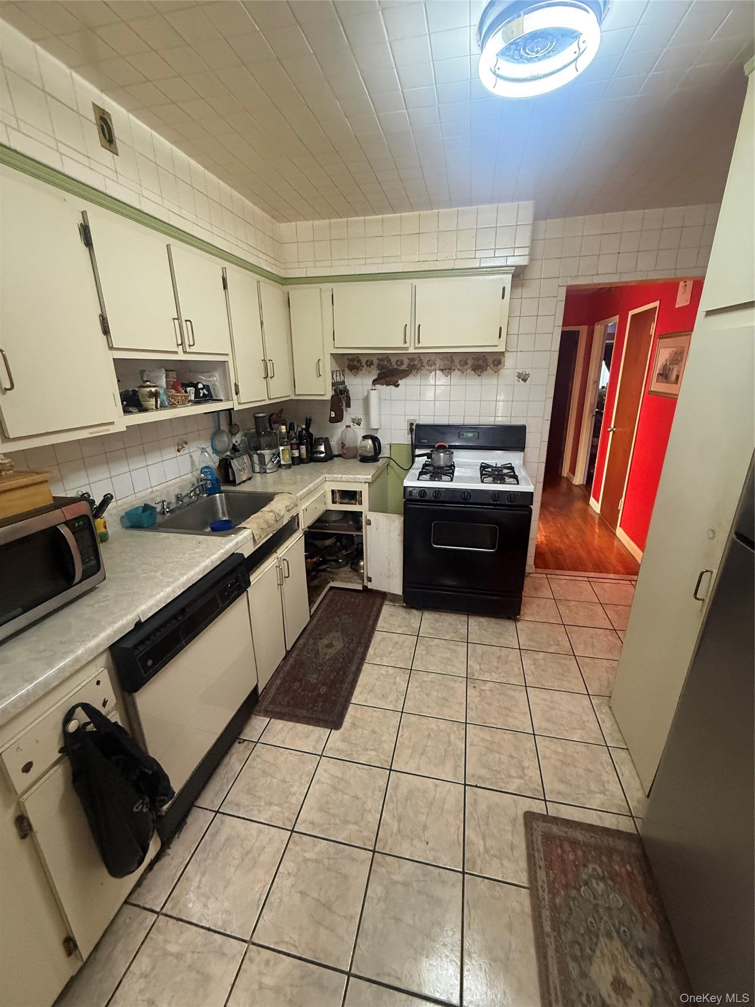 Single Family E 227th Street  Bronx, NY 10466, MLS-1048519-4