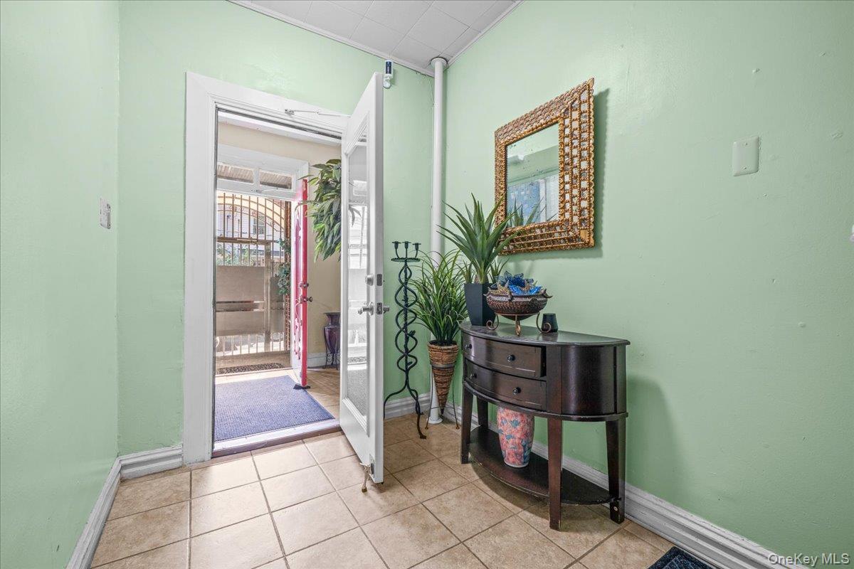 Single Family Plimpton Avenue Bronx, NY 10452, MLS-1048565-5