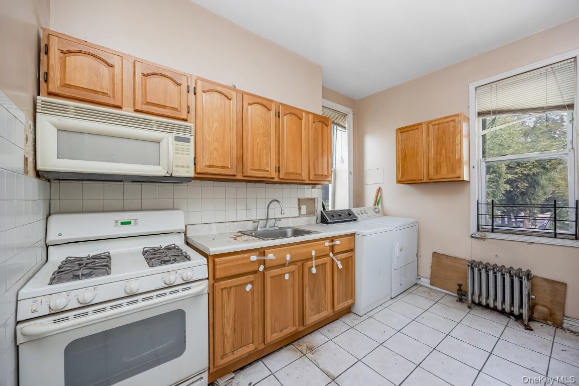 Single Family Fulton Street Brooklyn, NY 11207, MLS-1048587-16