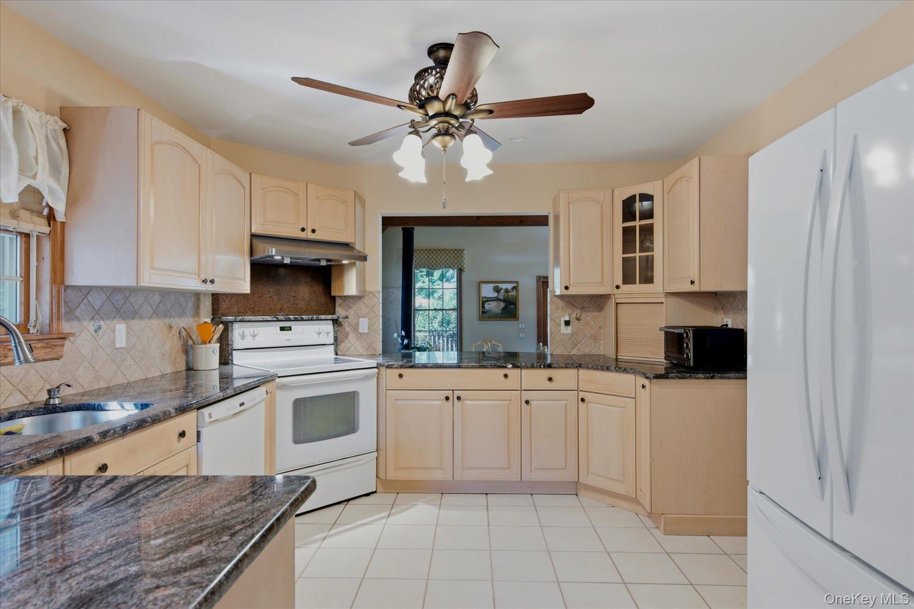 Single Family Sylvan Lane Suffolk County, NY 11764, MLS-1048589-15