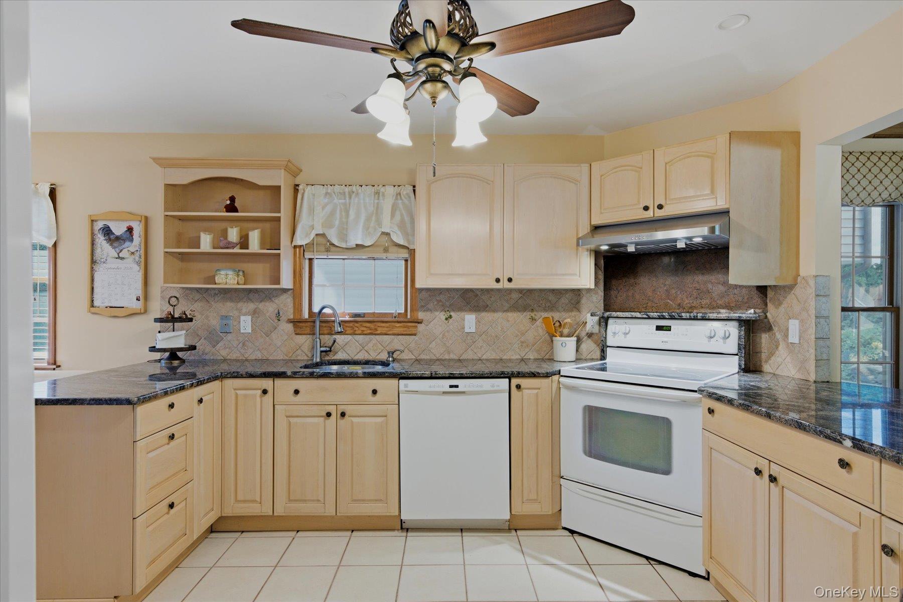 Single Family Sylvan Lane Suffolk County, NY 11764, MLS-1048589-17