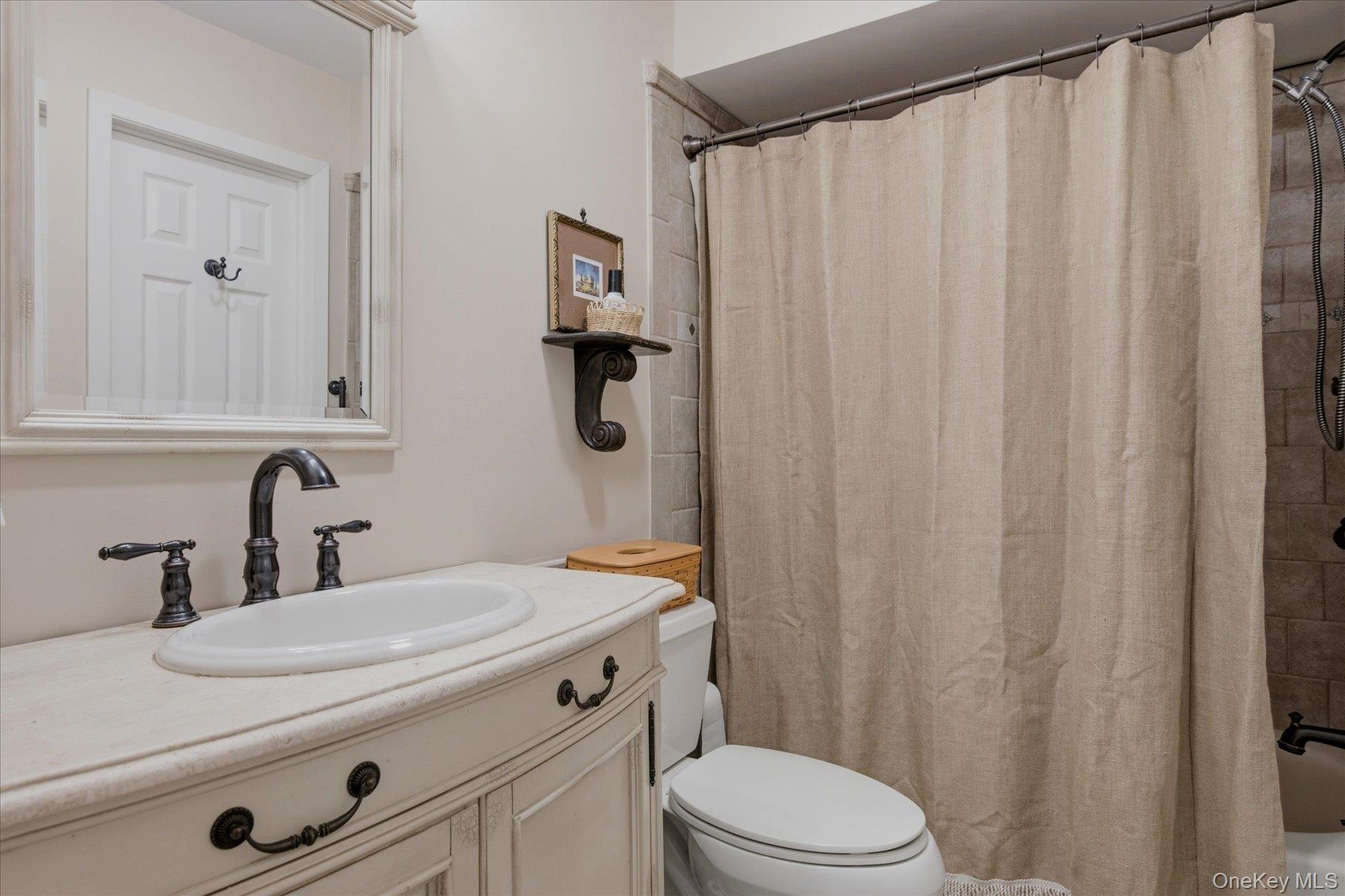 Single Family Sylvan Lane Suffolk County, NY 11764, MLS-1048589-19