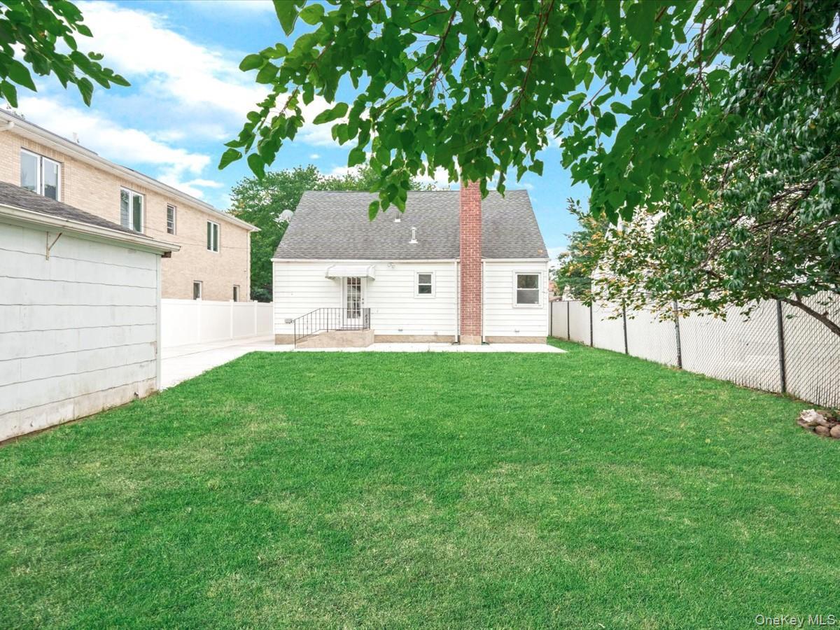 Single Family 267th Street  Queens, NY 11004, MLS-1048598-25