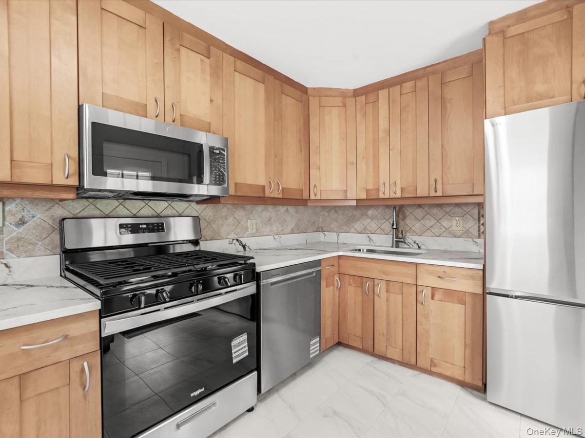 Single Family 267th Street  Queens, NY 11004, MLS-1048598-7