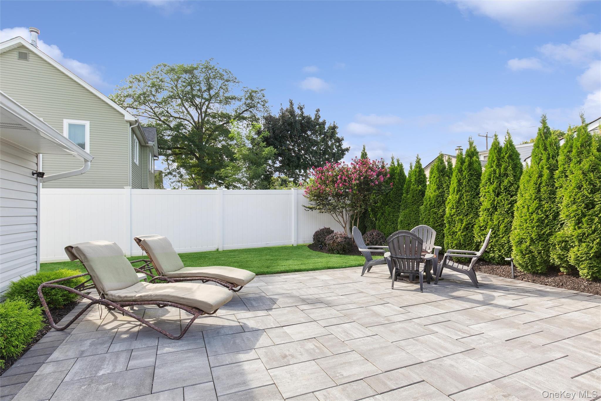 Single Family Essen Place  Nassau County, NY 11714, MLS-1048613-28