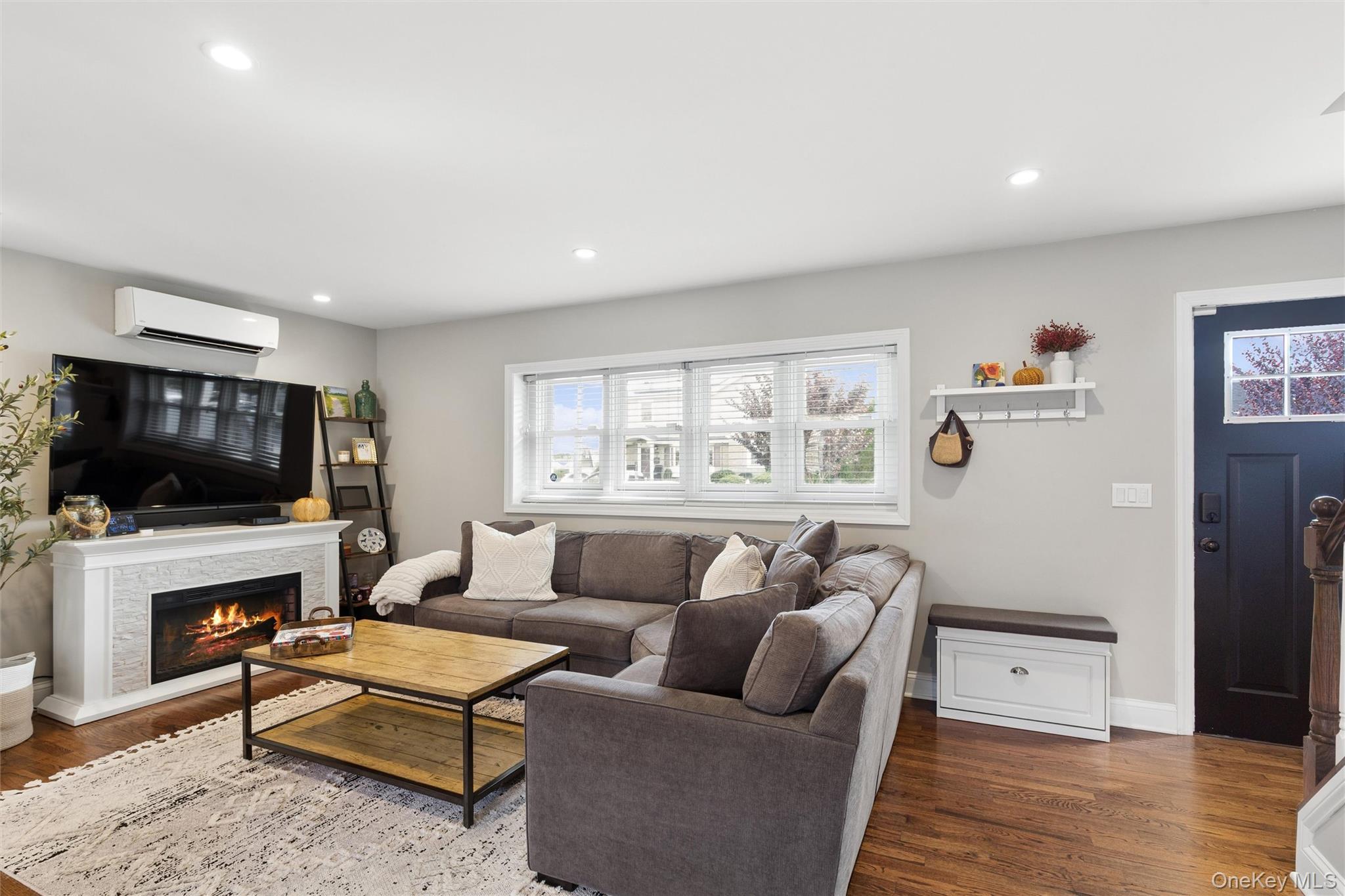 Single Family Essen Place  Nassau County, NY 11714, MLS-1048613-9