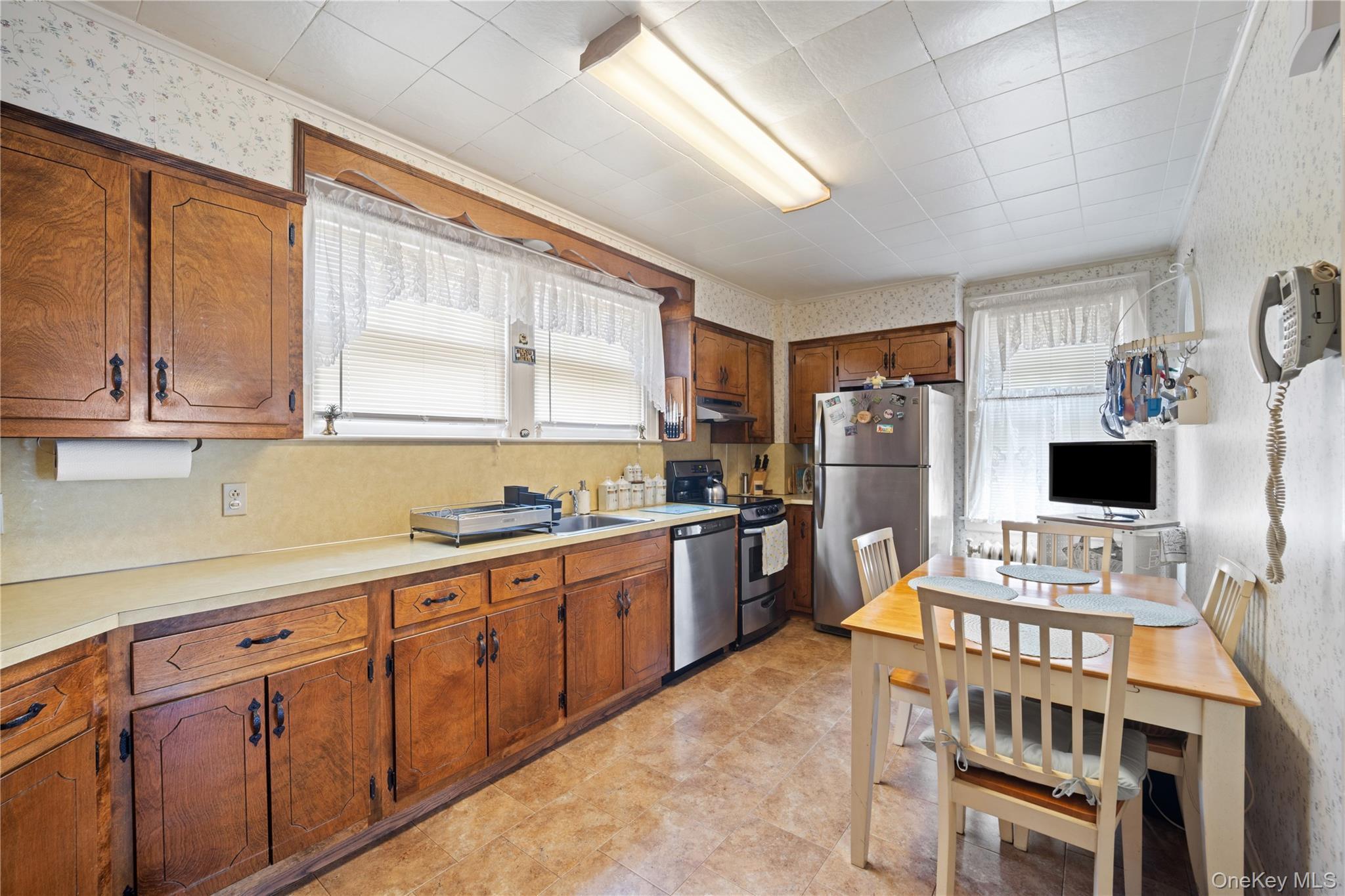 Single Family 69th Street  Queens, NY 11378, MLS-1048614-5
