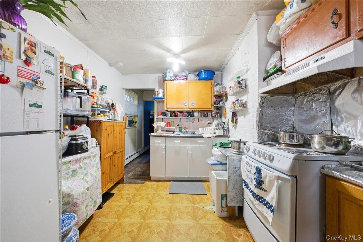 Single Family E 25th Street  Suffolk County, NY 11746, MLS-1048617-23
