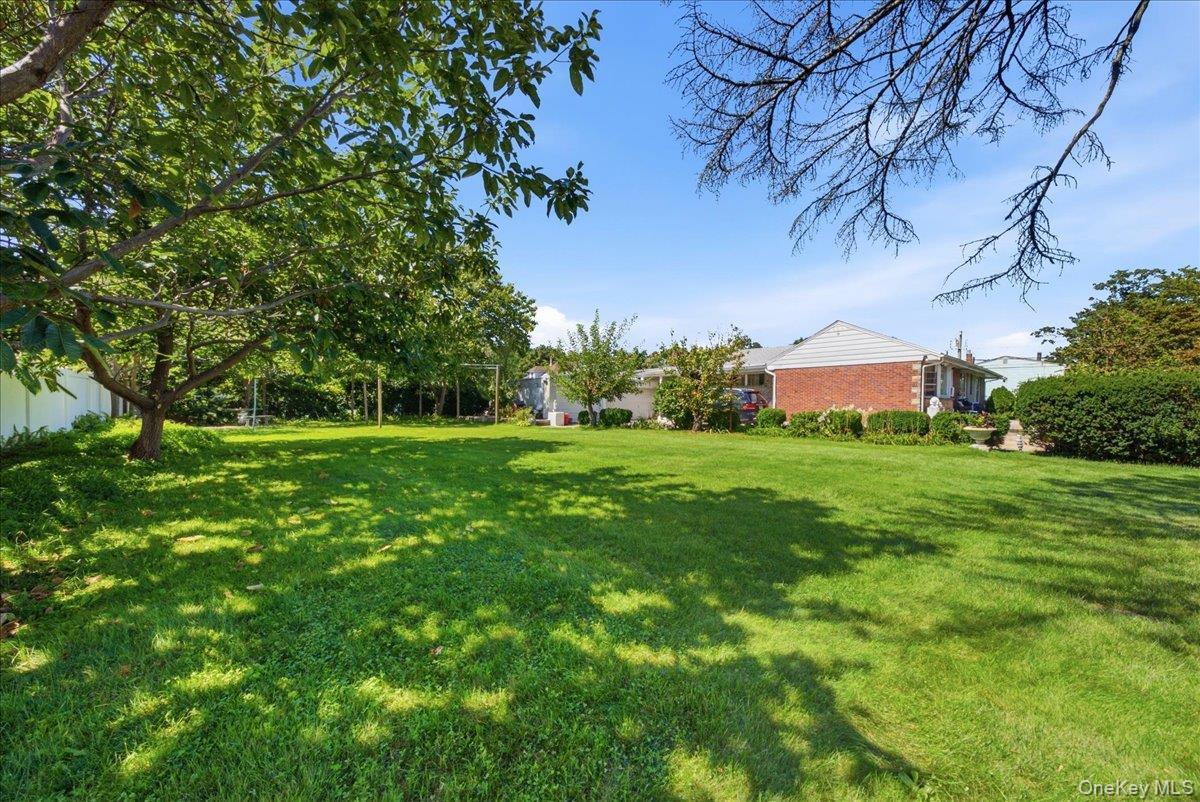 Single Family E 25th Street  Suffolk County, NY 11746, MLS-1048617-32