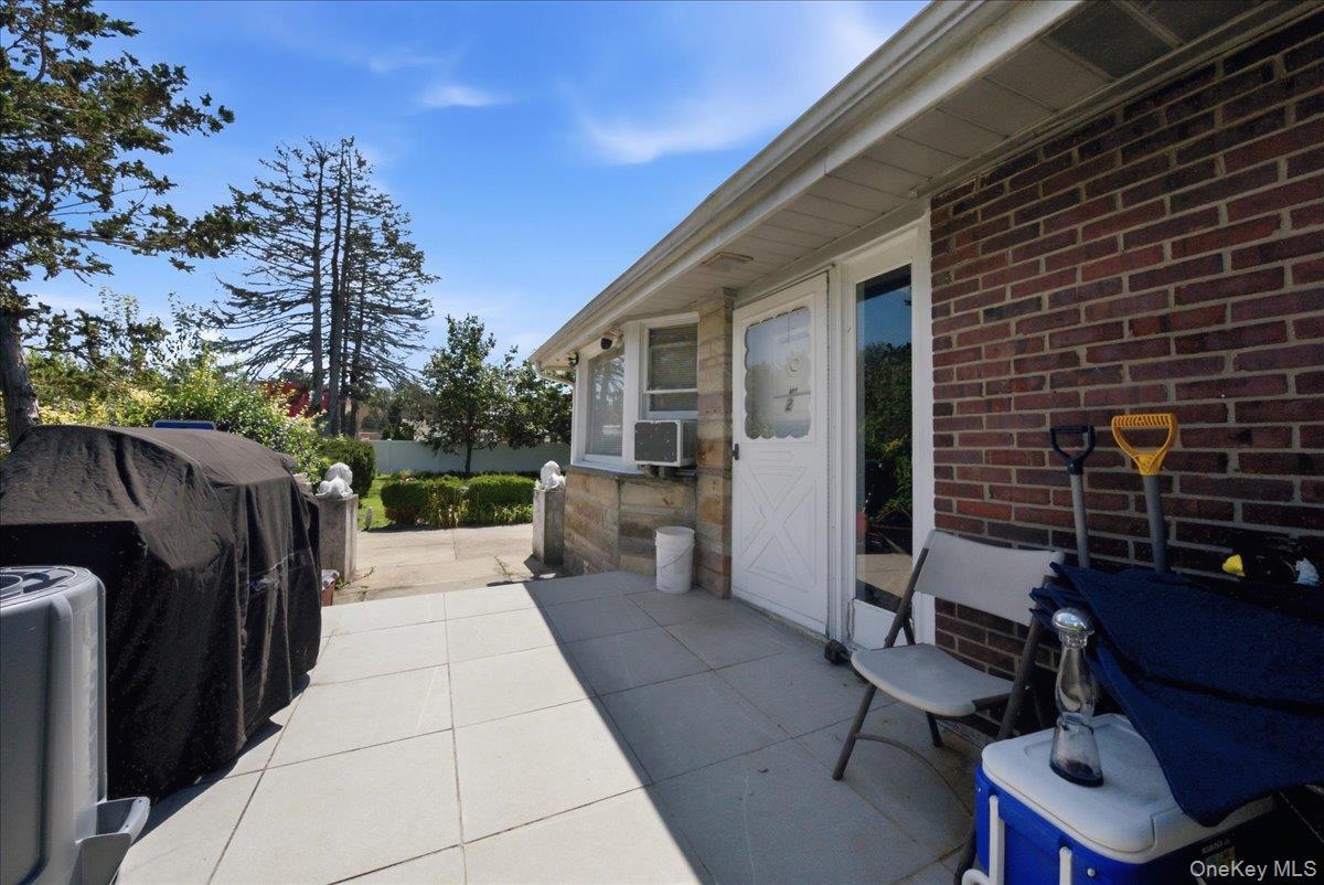 Single Family E 25th Street  Suffolk County, NY 11746, MLS-1048617-33