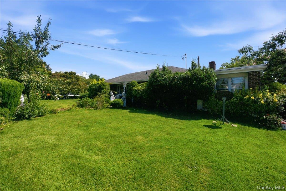 Single Family E 25th Street  Suffolk County, NY 11746, MLS-1048617-37