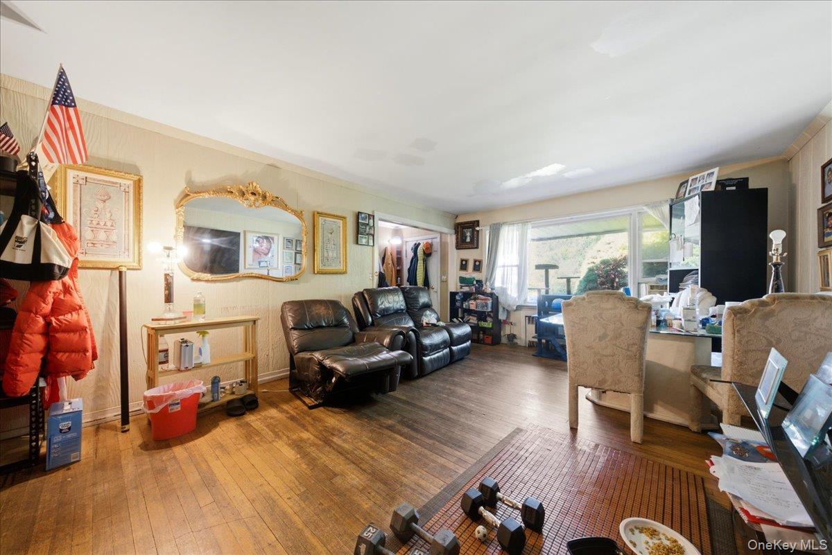 Single Family E 25th Street  Suffolk County, NY 11746, MLS-1048617-8