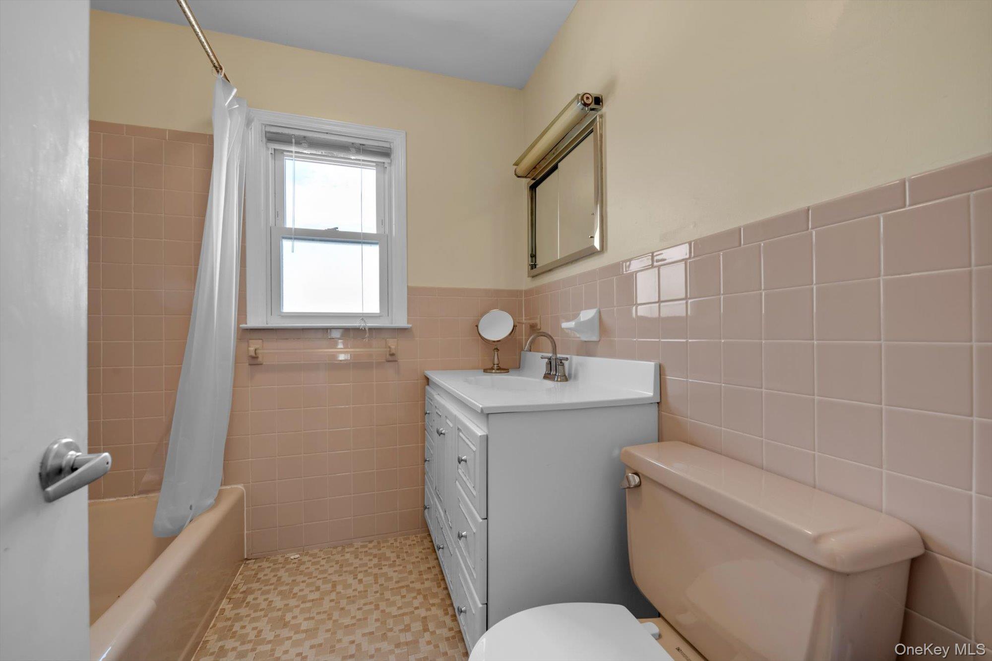 Single Family E Hampton Boulevard Queens, NY 11364, MLS-1048667-13