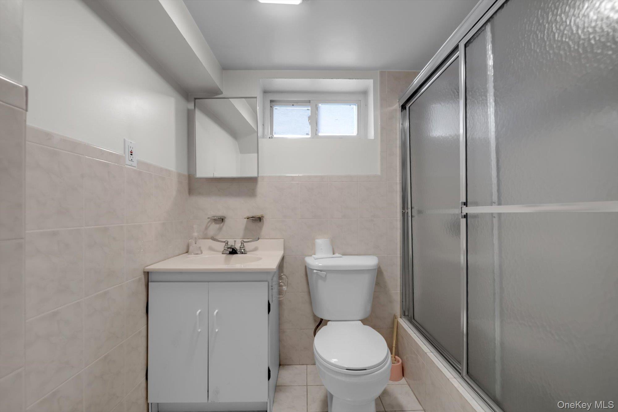 Single Family E Hampton Boulevard Queens, NY 11364, MLS-1048667-17