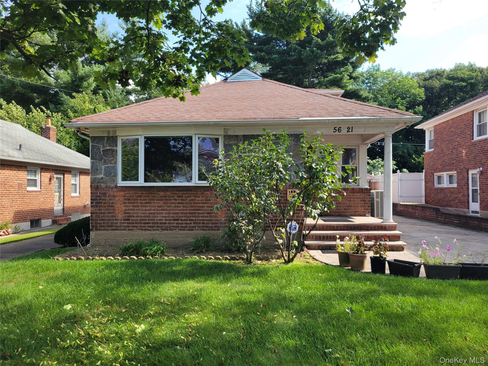 Single Family E Hampton Boulevard Queens, NY 11364, MLS-1048667-2
