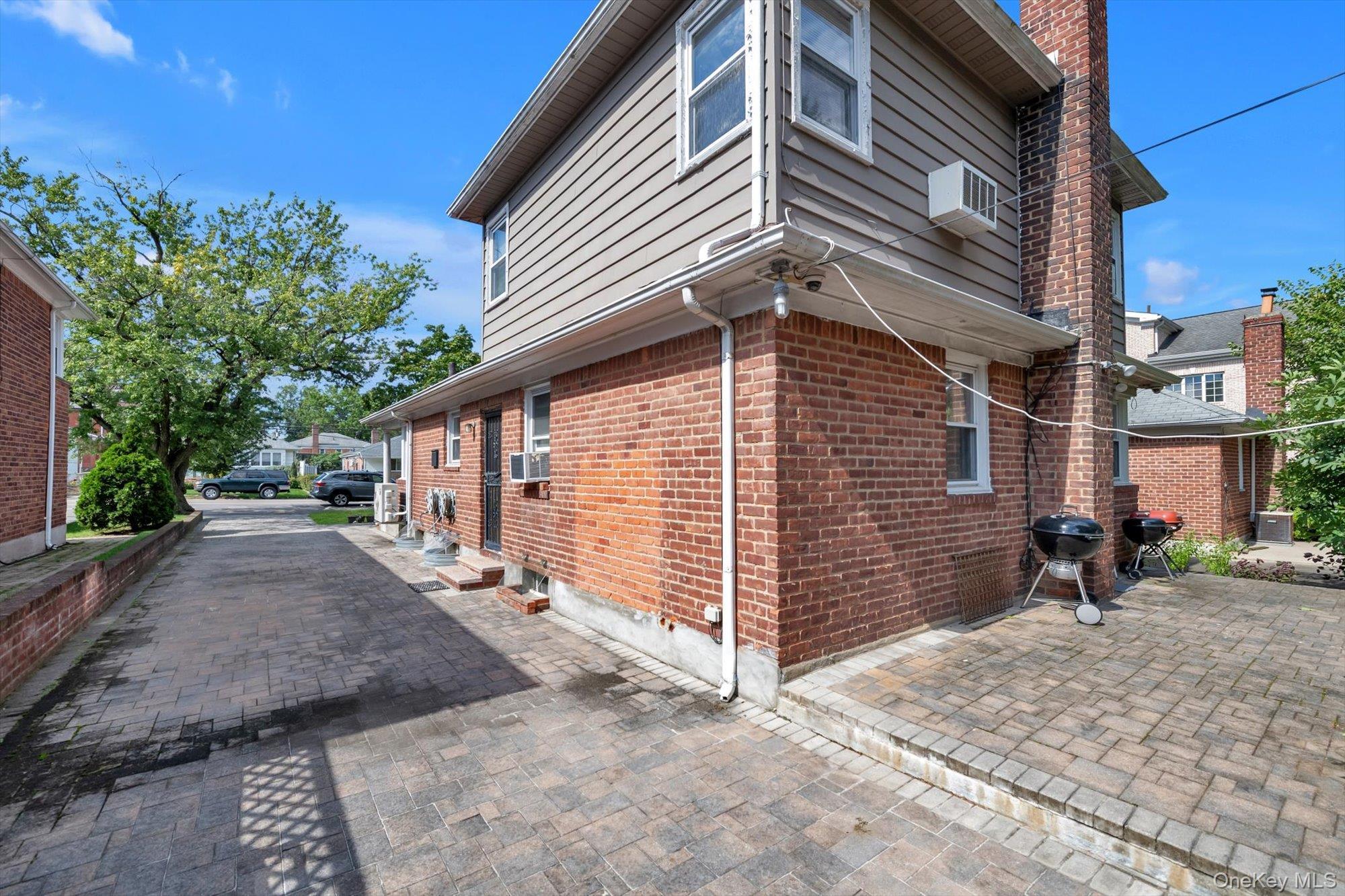 Single Family E Hampton Boulevard Queens, NY 11364, MLS-1048667-22