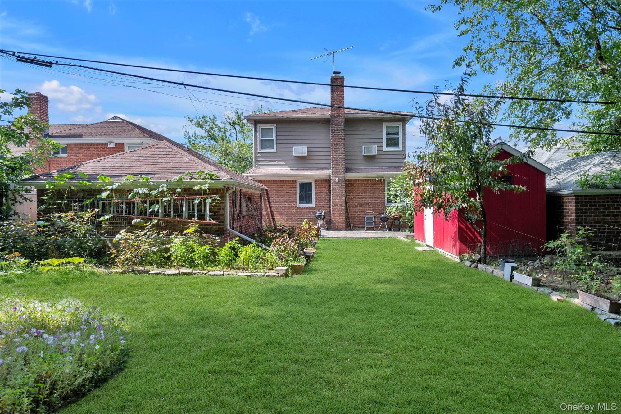 Single Family E Hampton Boulevard Queens, NY 11364, MLS-1048667-23