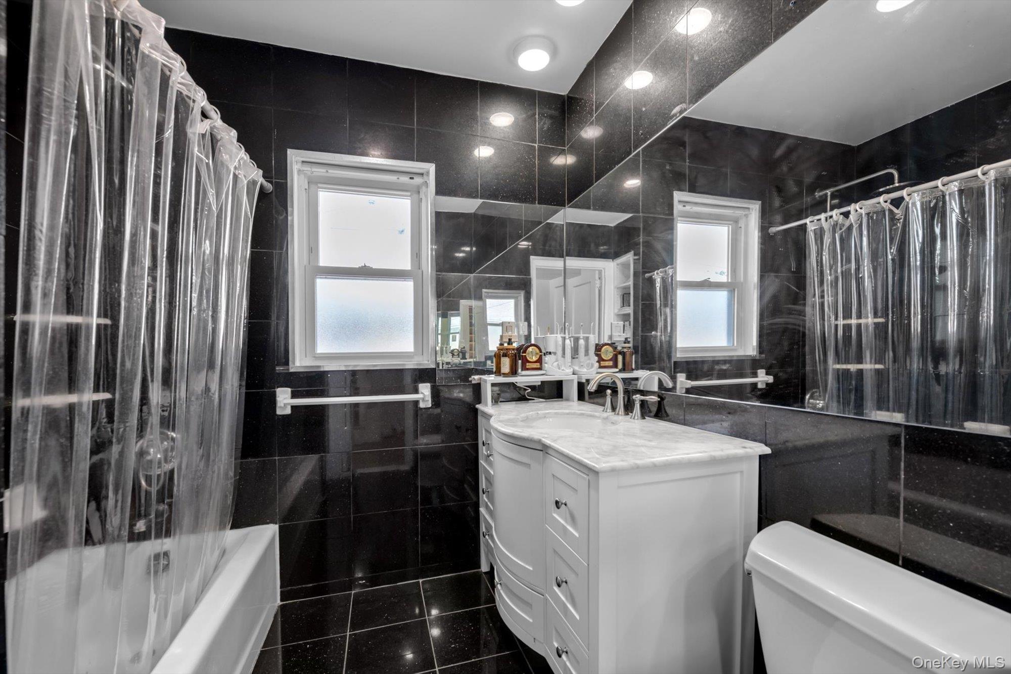 Single Family E Hampton Boulevard Queens, NY 11364, MLS-1048667-9