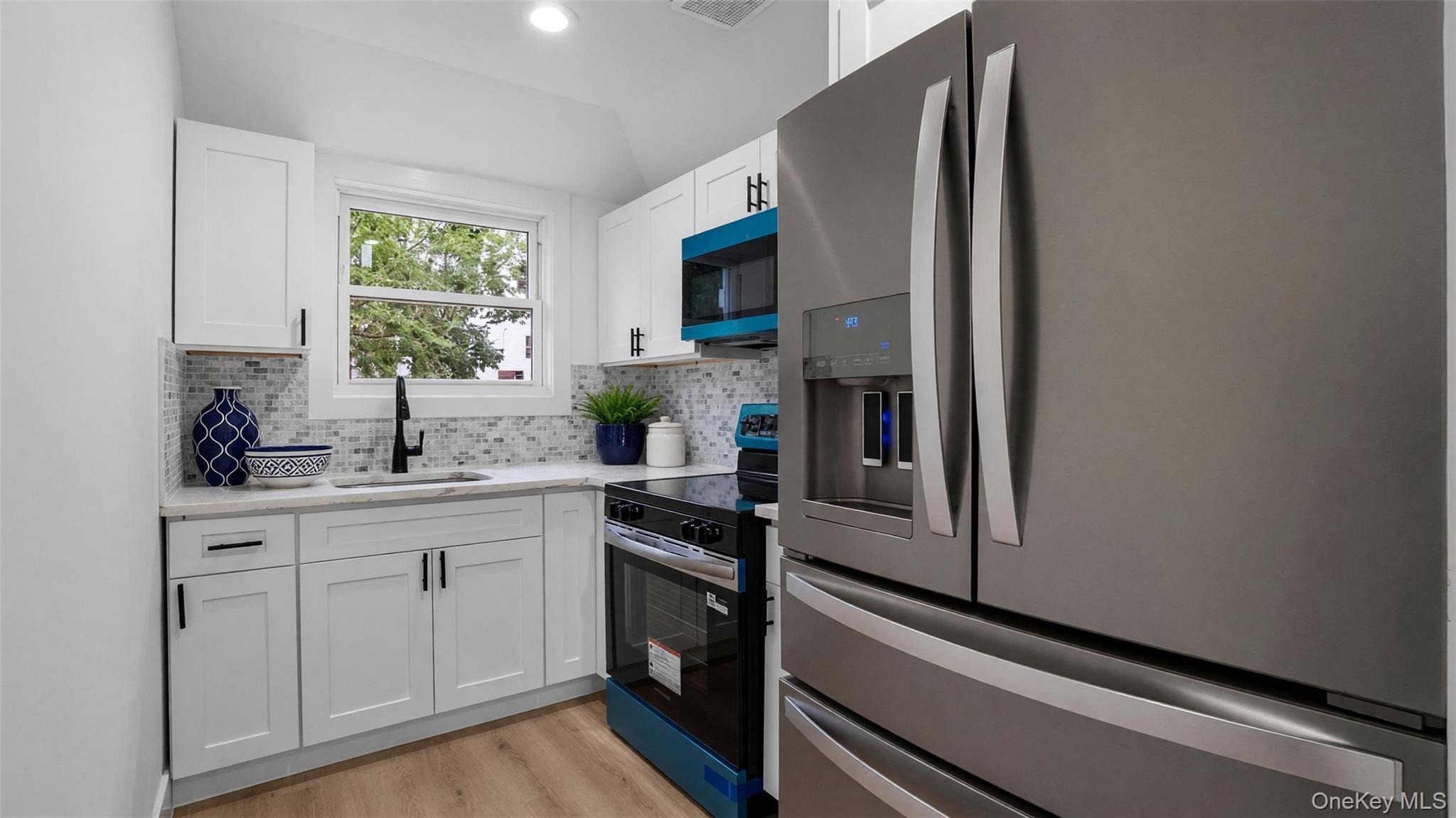 Single Family Mickle Avenue  Bronx, NY 10469, MLS-1048671-3