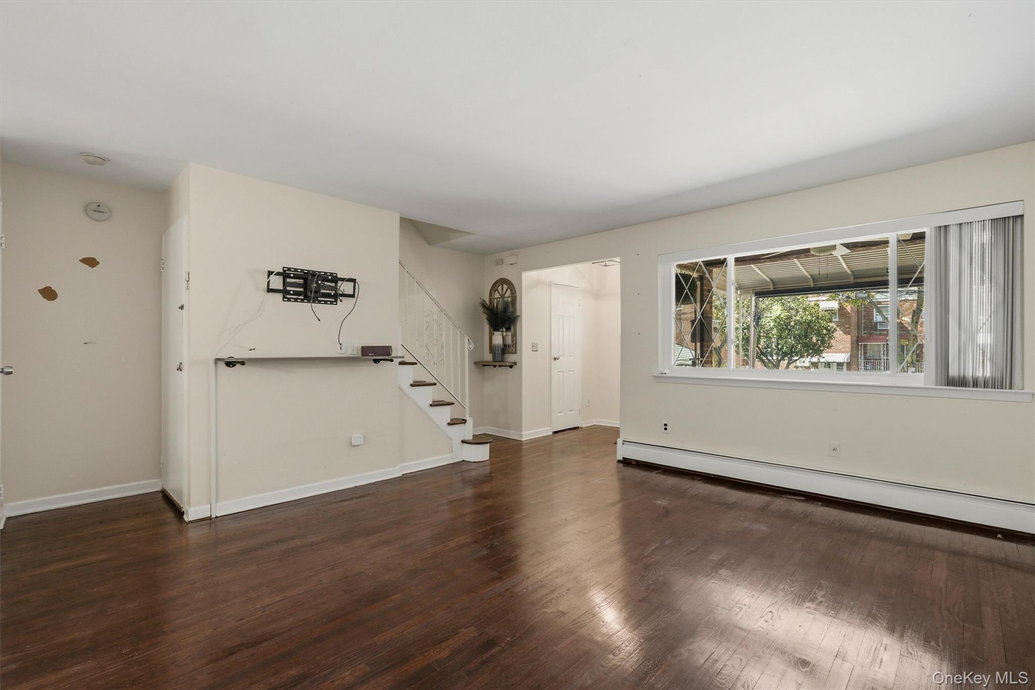 Single Family Throggmorton Avenue Bronx, NY 10465, MLS-1048708-10