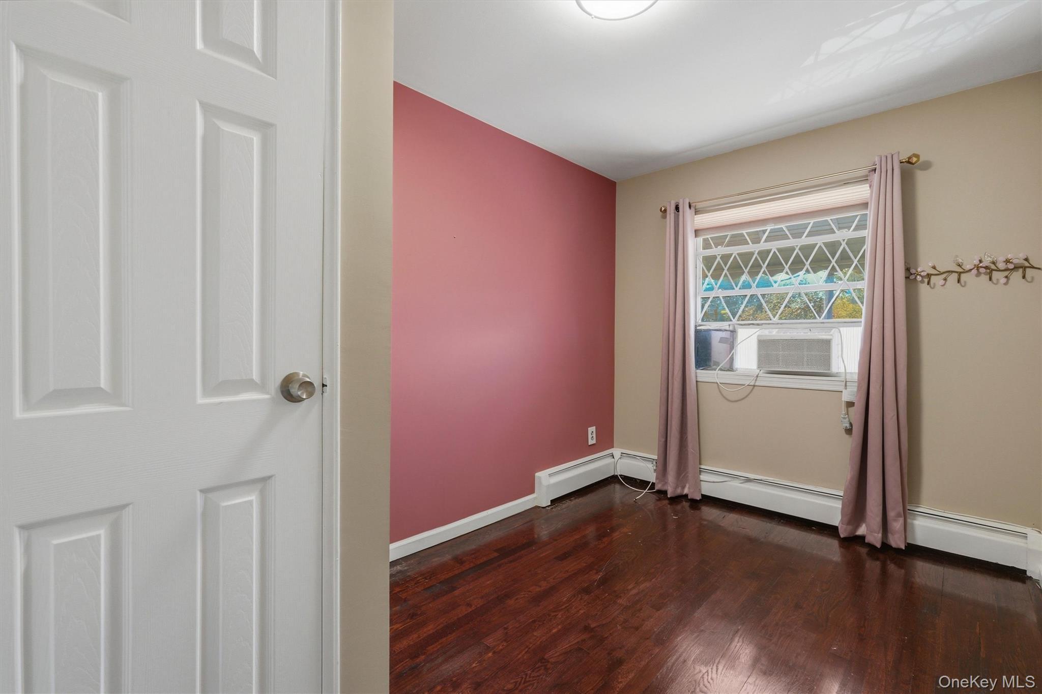Single Family Throggmorton Avenue Bronx, NY 10465, MLS-1048708-23