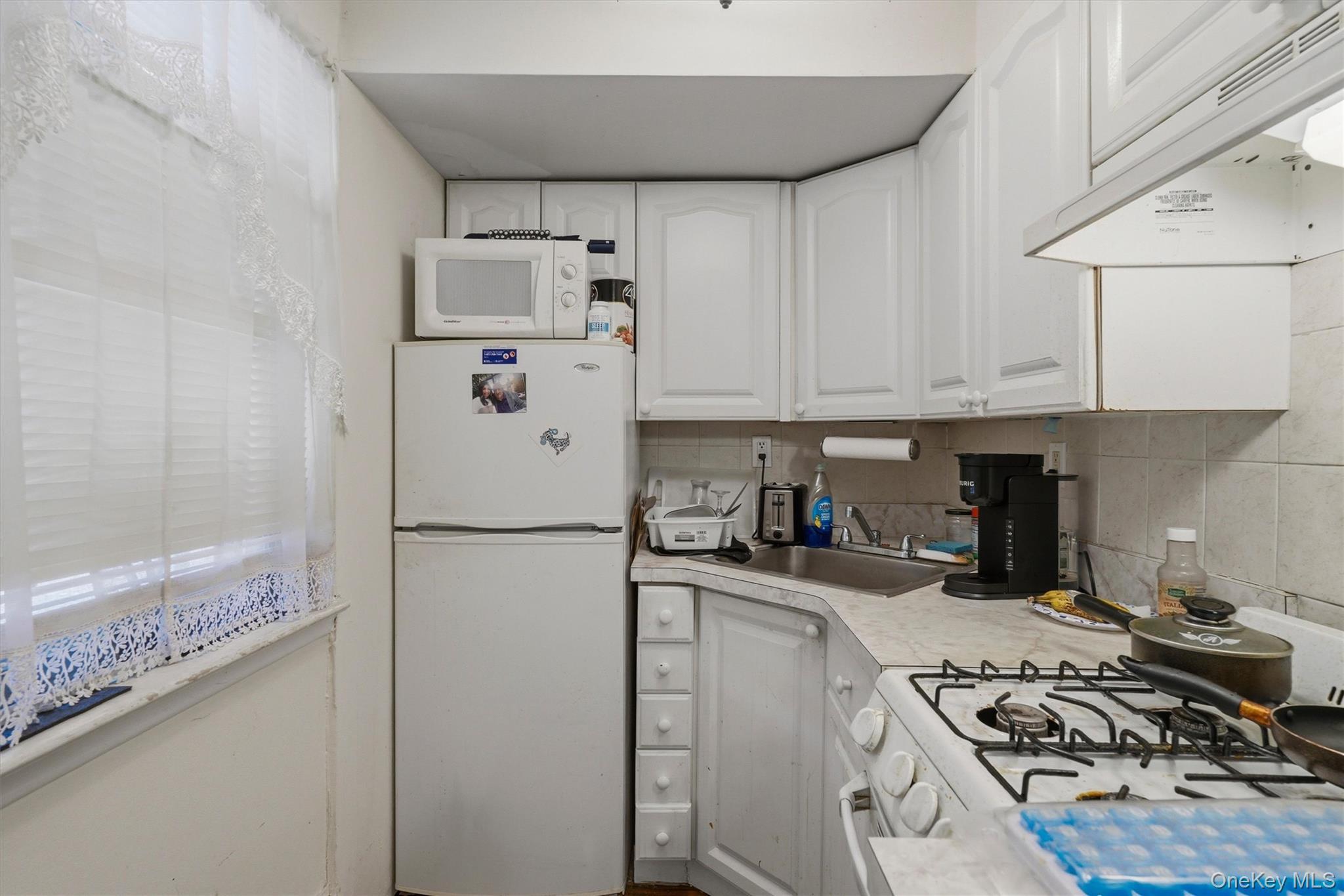 Single Family Throggmorton Avenue Bronx, NY 10465, MLS-1048708-39