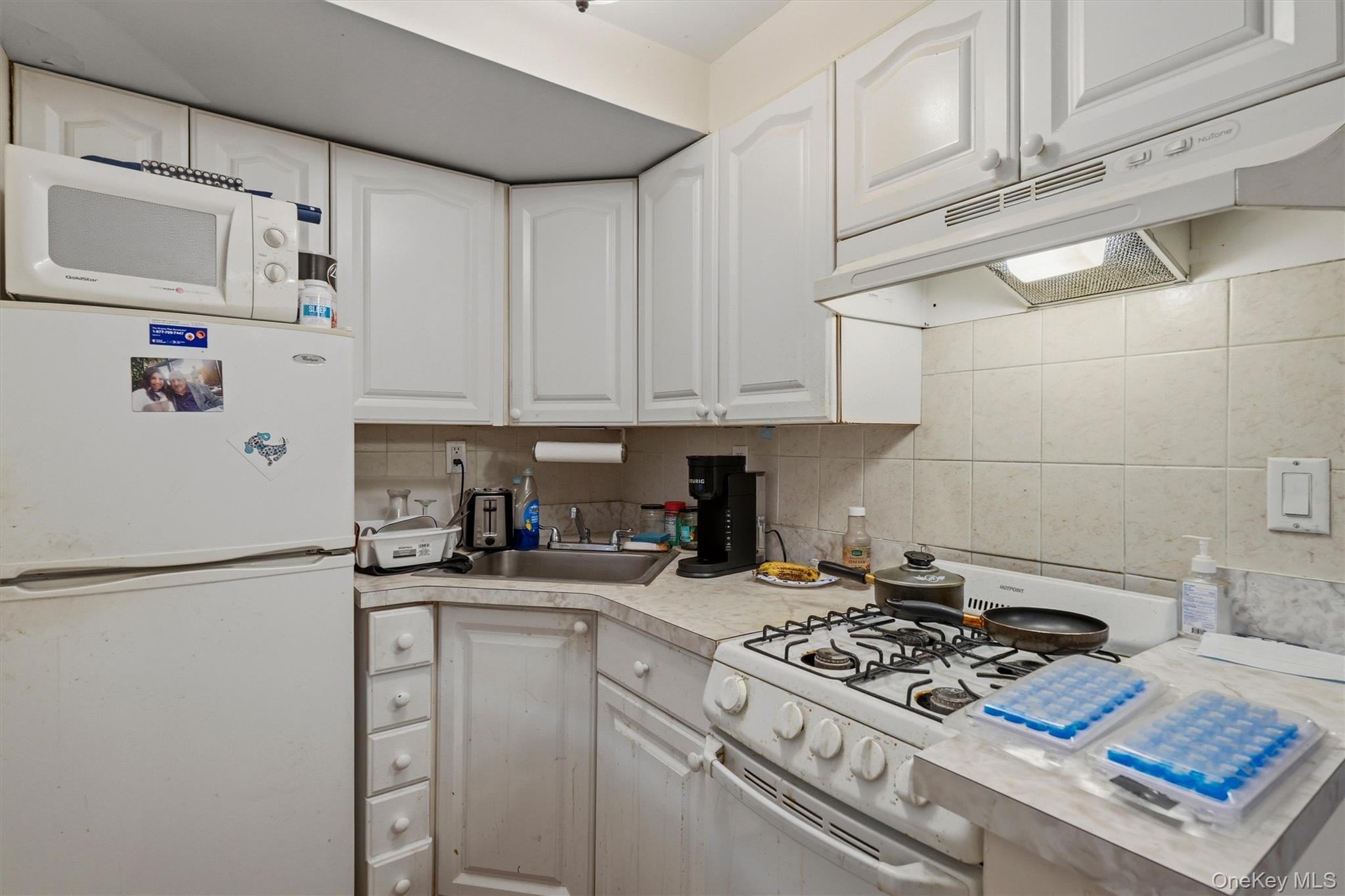 Single Family Throggmorton Avenue Bronx, NY 10465, MLS-1048708-40