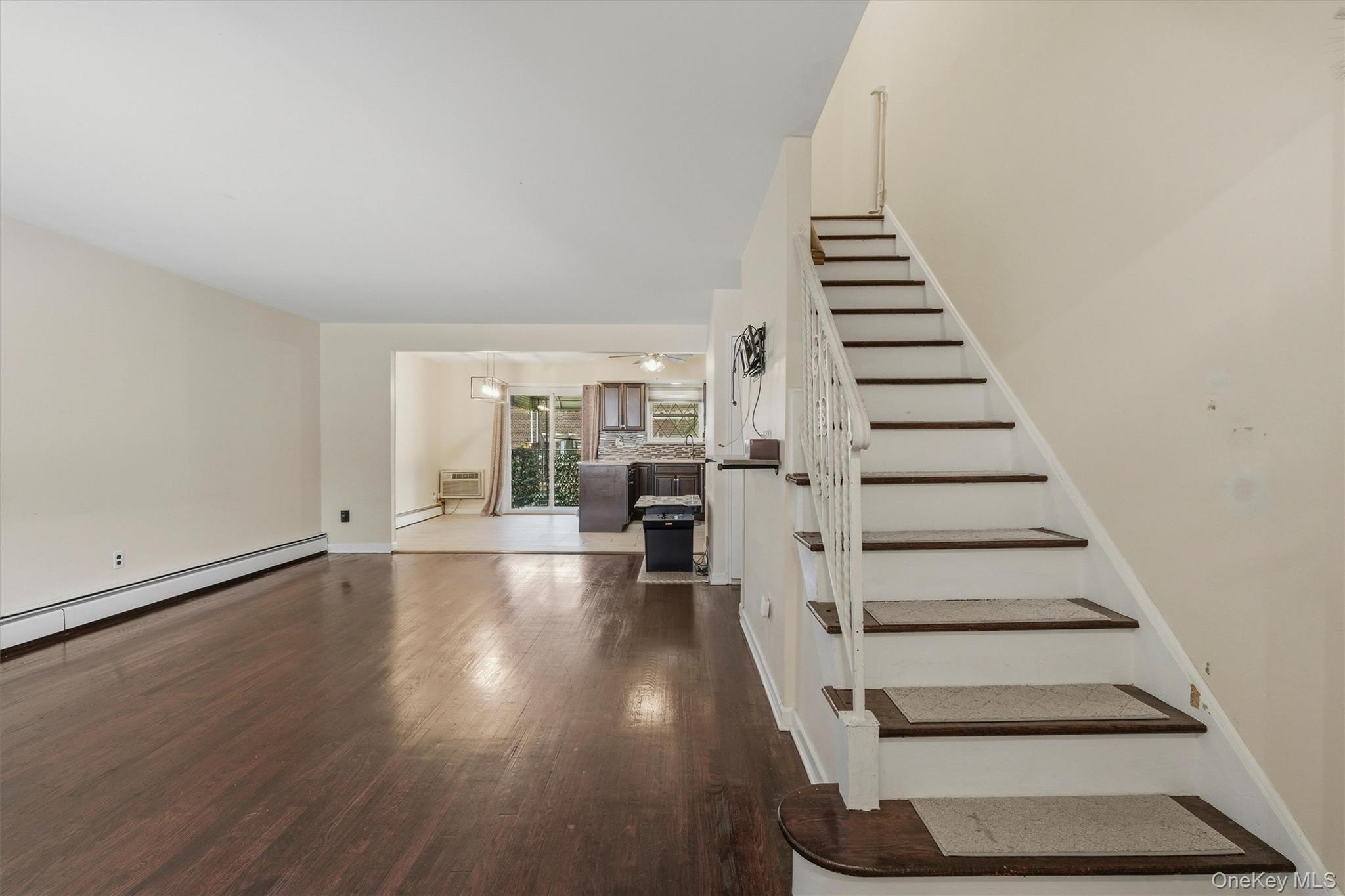Single Family Throggmorton Avenue Bronx, NY 10465, MLS-1048708-6