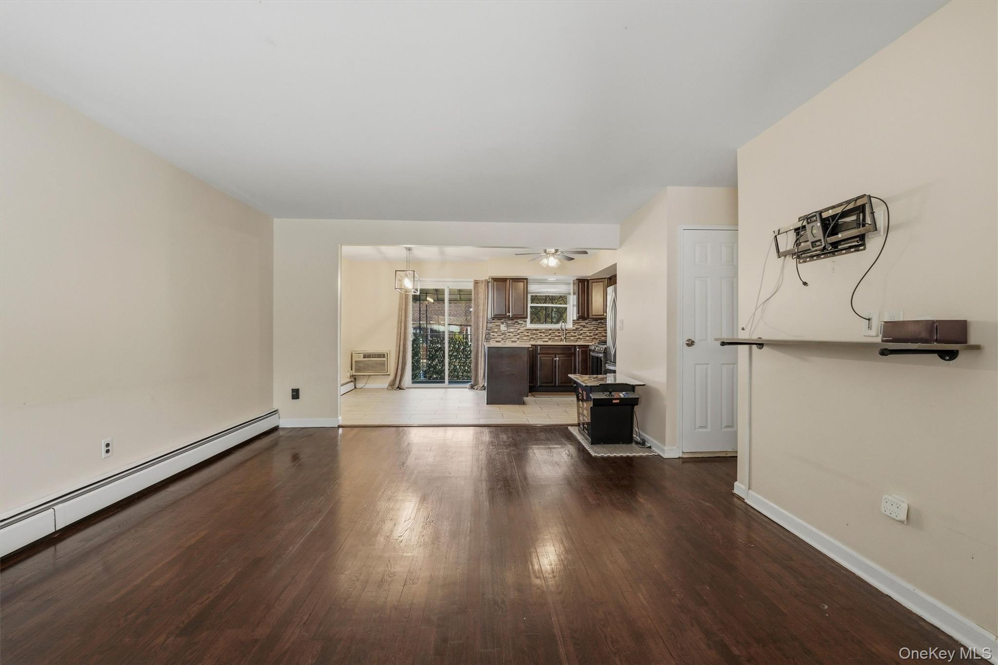 Single Family Throggmorton Avenue Bronx, NY 10465, MLS-1048708-8