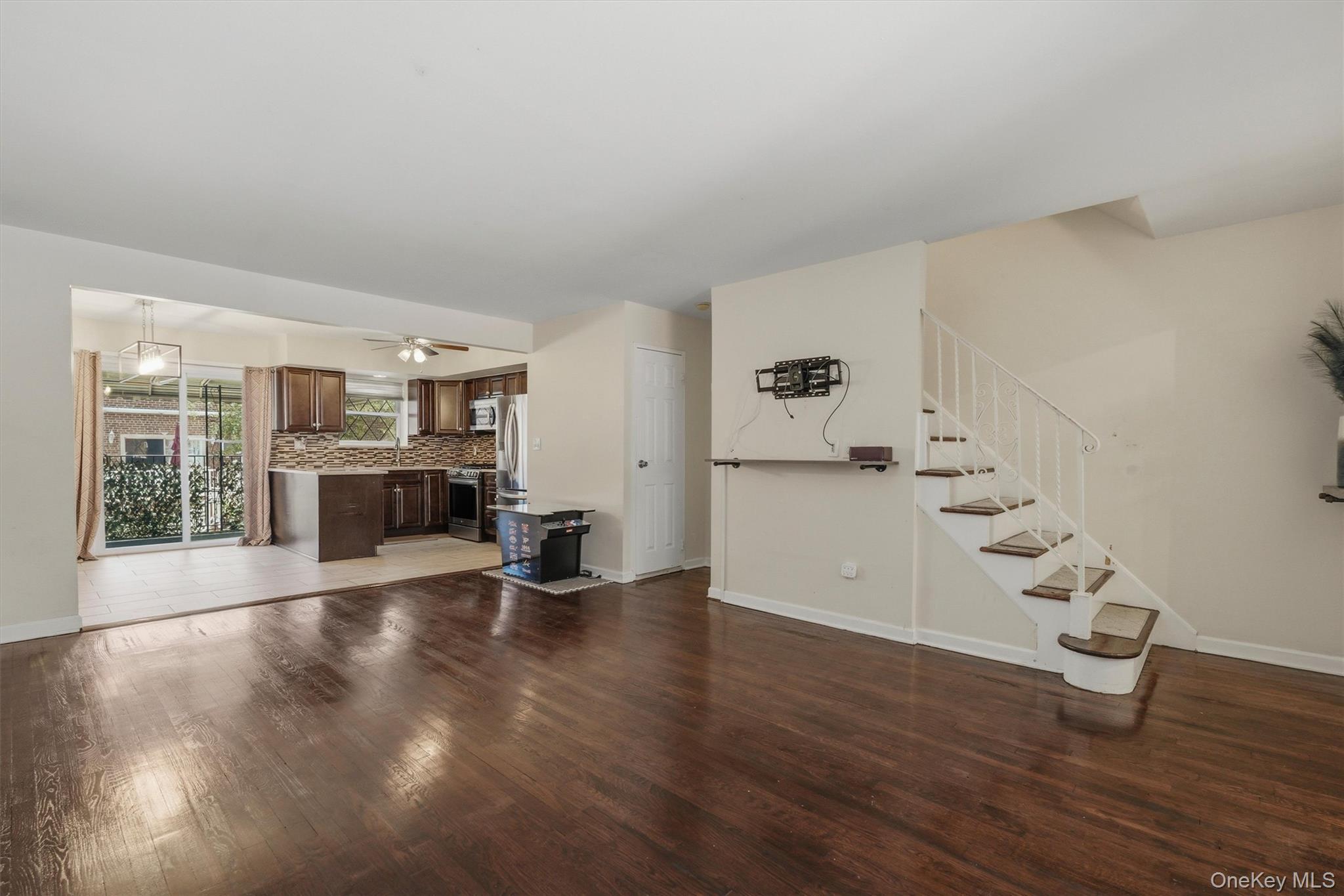 Single Family Throggmorton Avenue Bronx, NY 10465, MLS-1048708-9