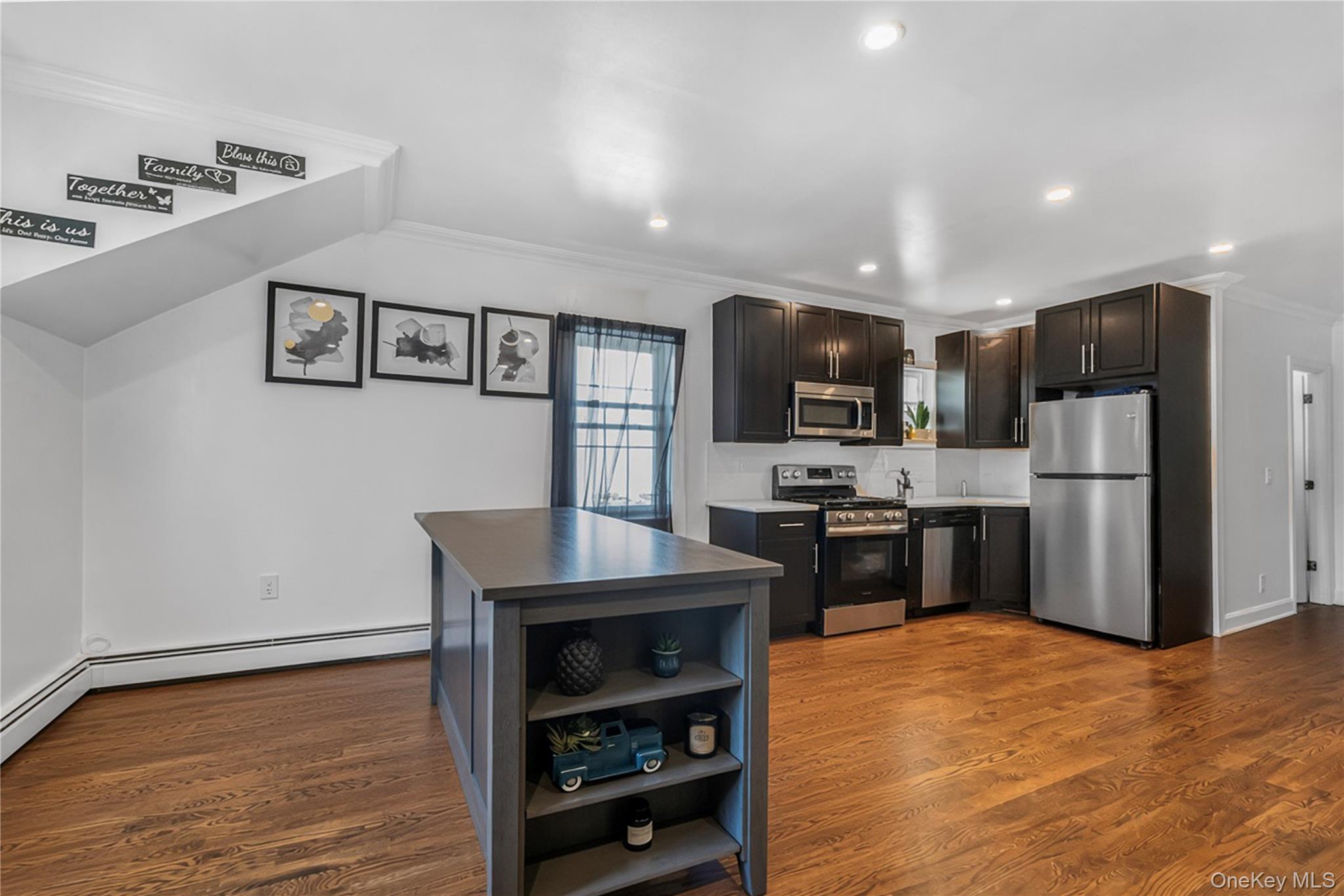 Single Family Richardson Avenue Bronx, NY 10470, MLS-1048709-16
