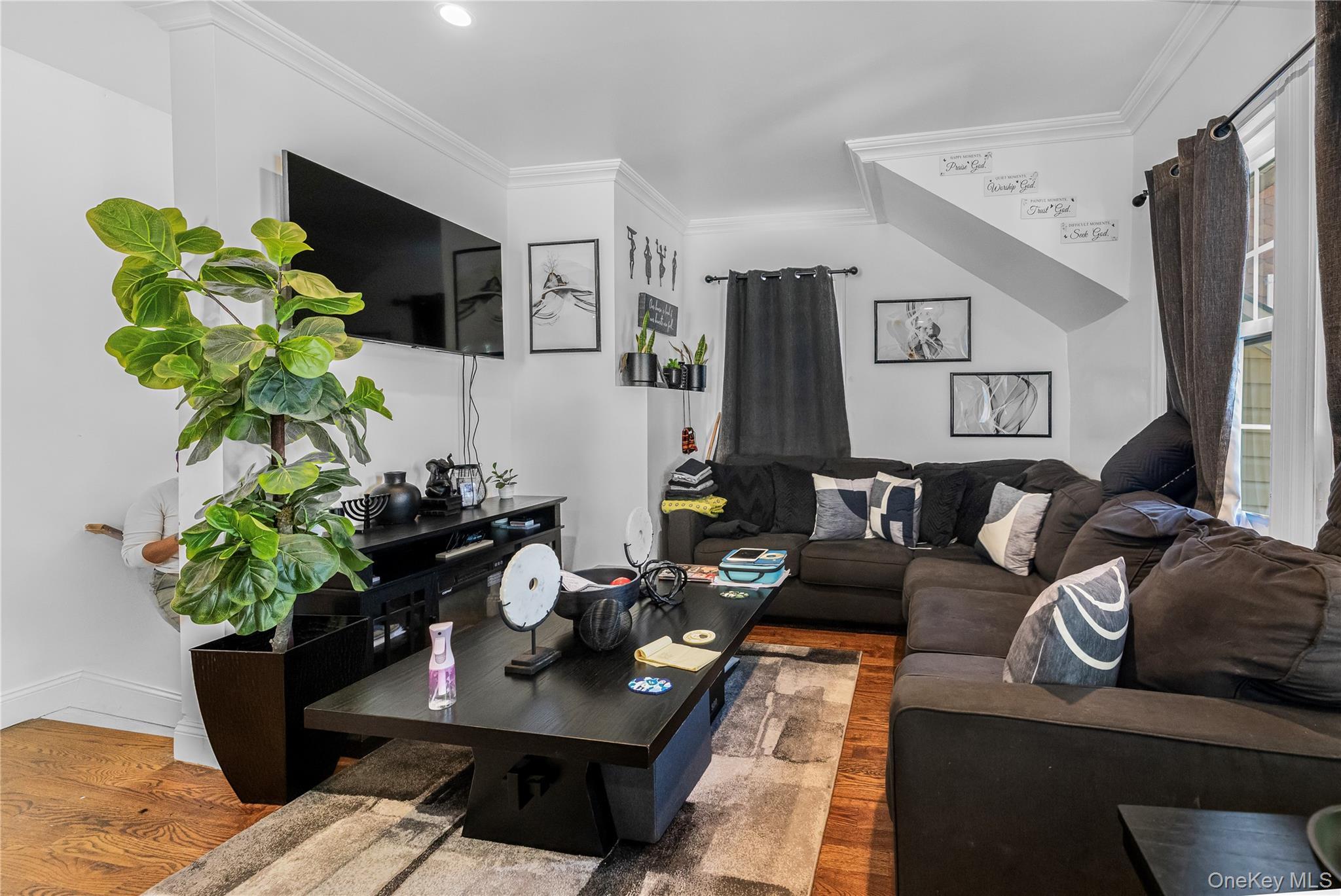 Single Family Richardson Avenue Bronx, NY 10470, MLS-1048709-17