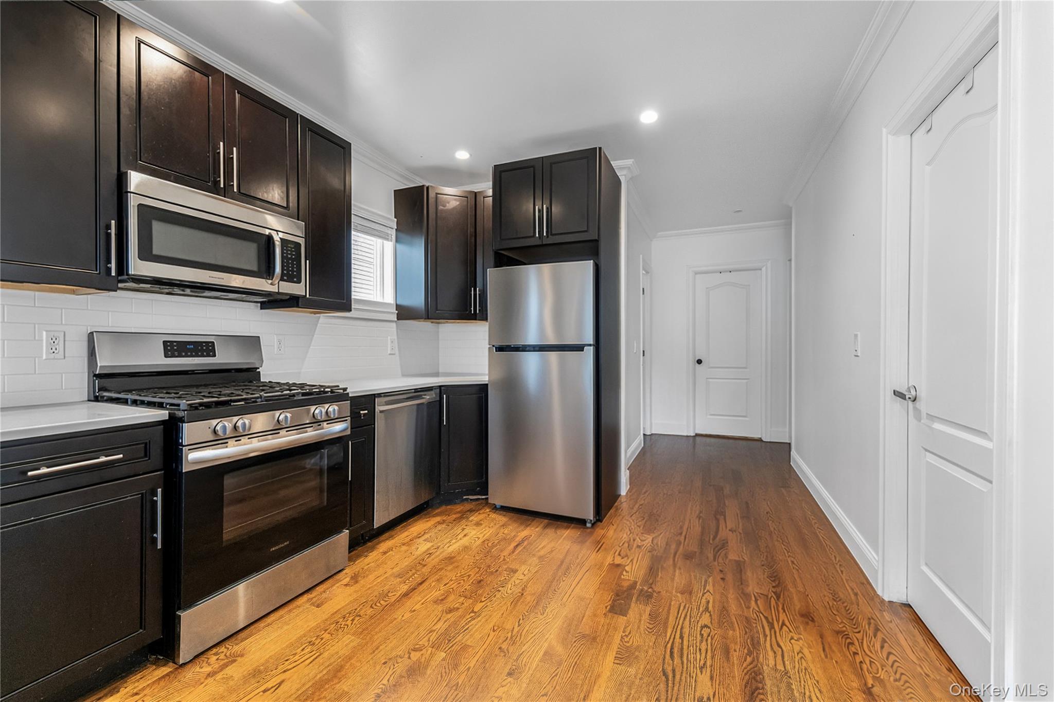 Single Family Richardson Avenue Bronx, NY 10470, MLS-1048709-18
