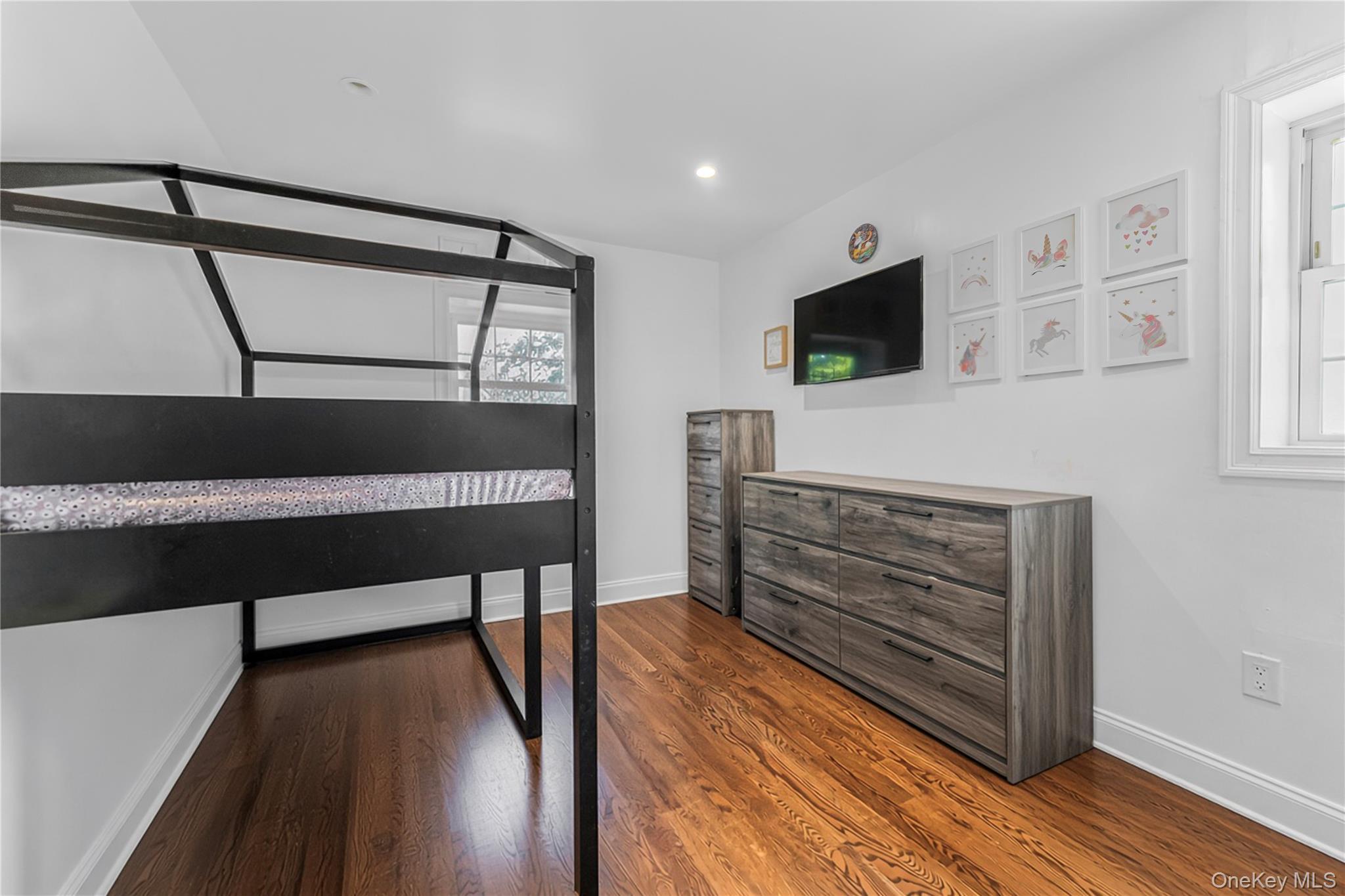Single Family Richardson Avenue Bronx, NY 10470, MLS-1048709-20
