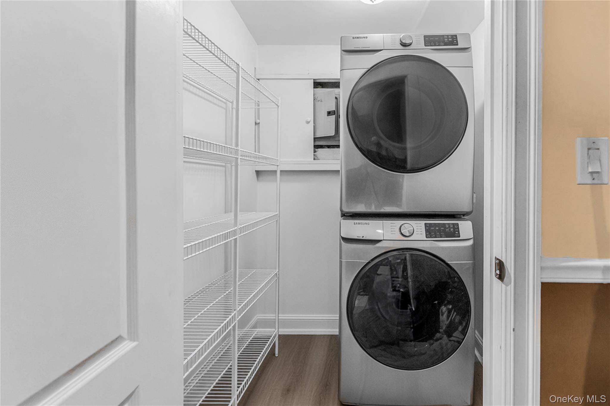 Single Family Richardson Avenue Bronx, NY 10470, MLS-1048709-28