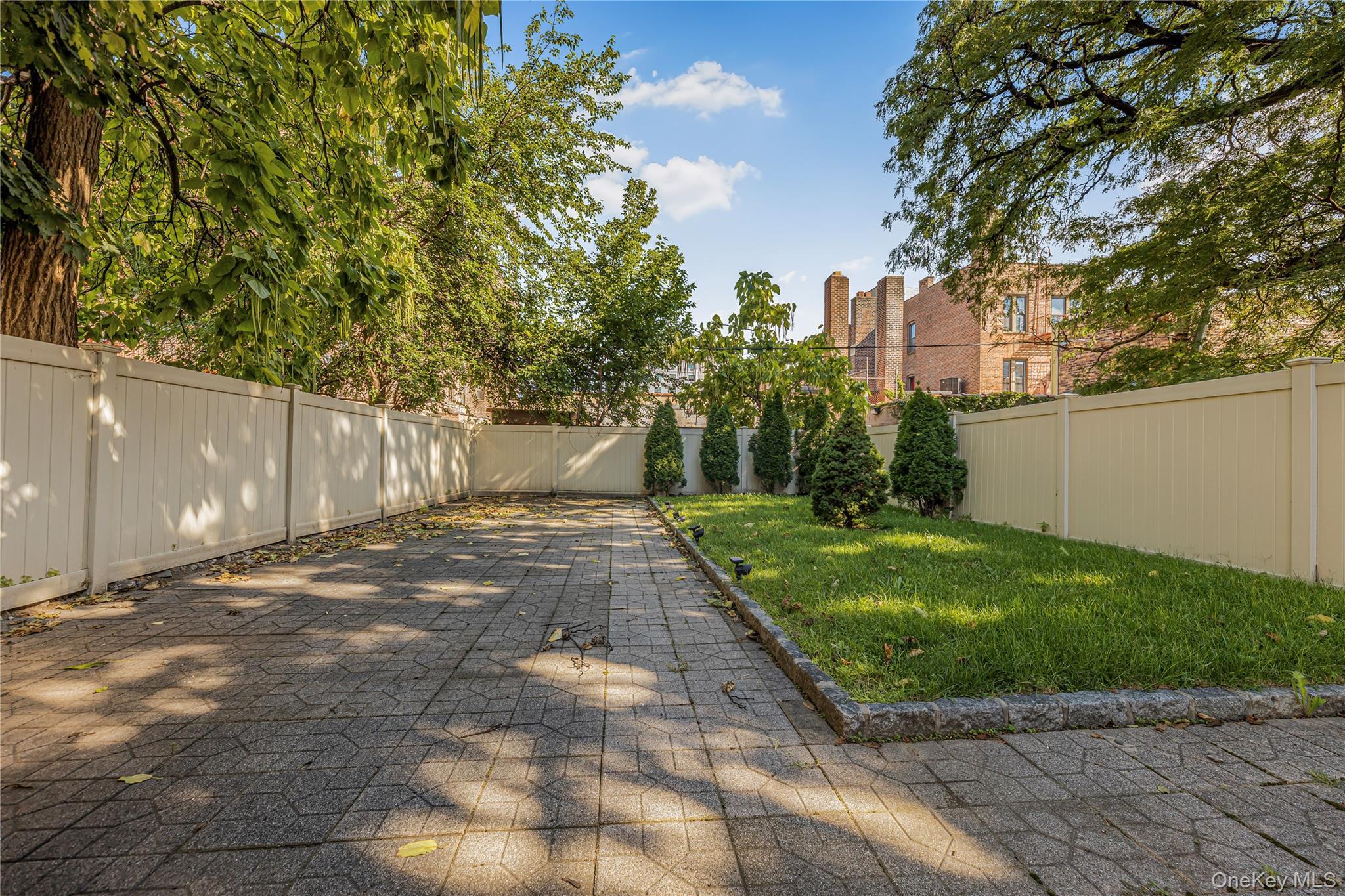 Single Family Richardson Avenue Bronx, NY 10470, MLS-1048709-31