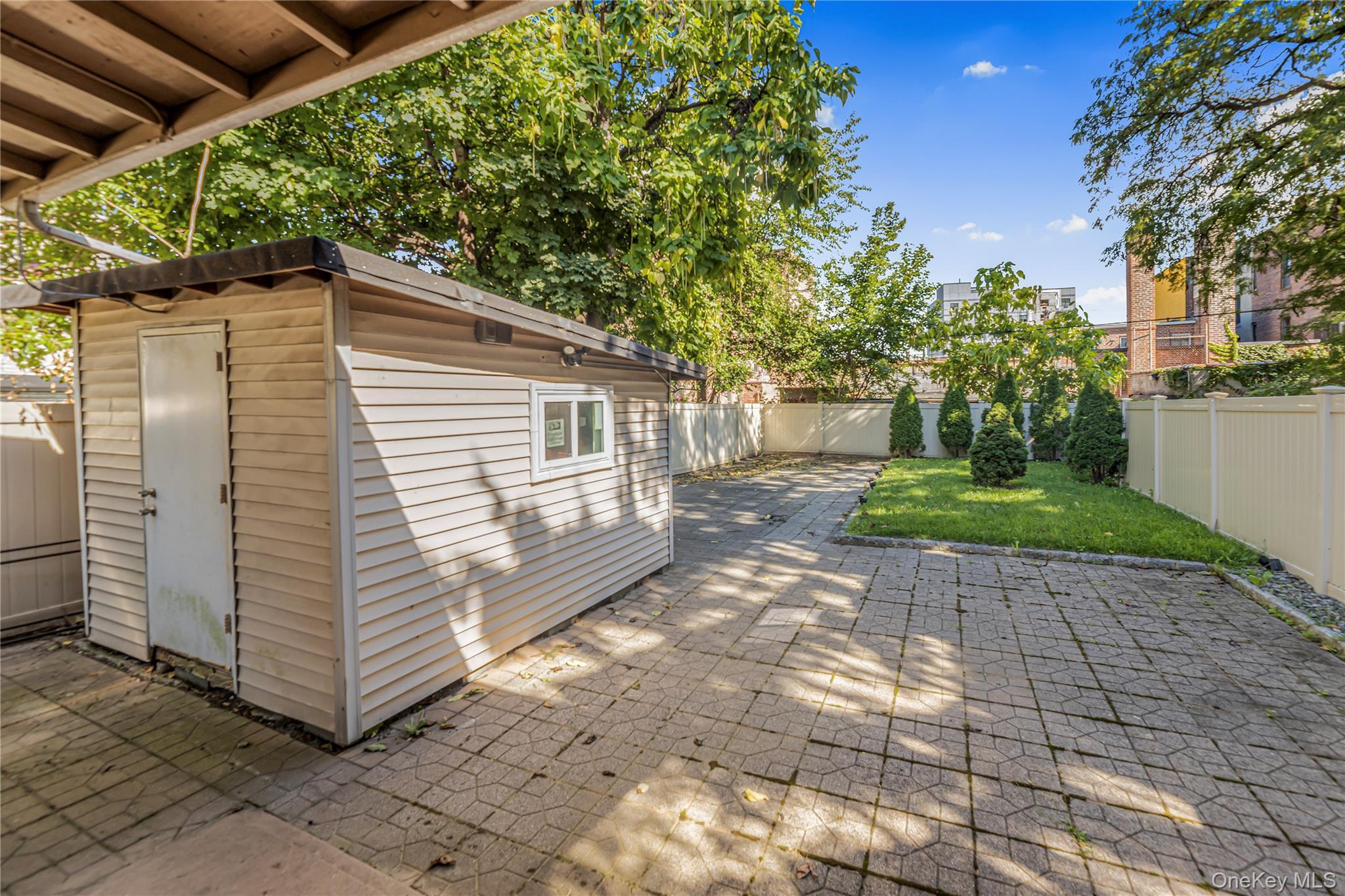 Single Family Richardson Avenue Bronx, NY 10470, MLS-1048709-32