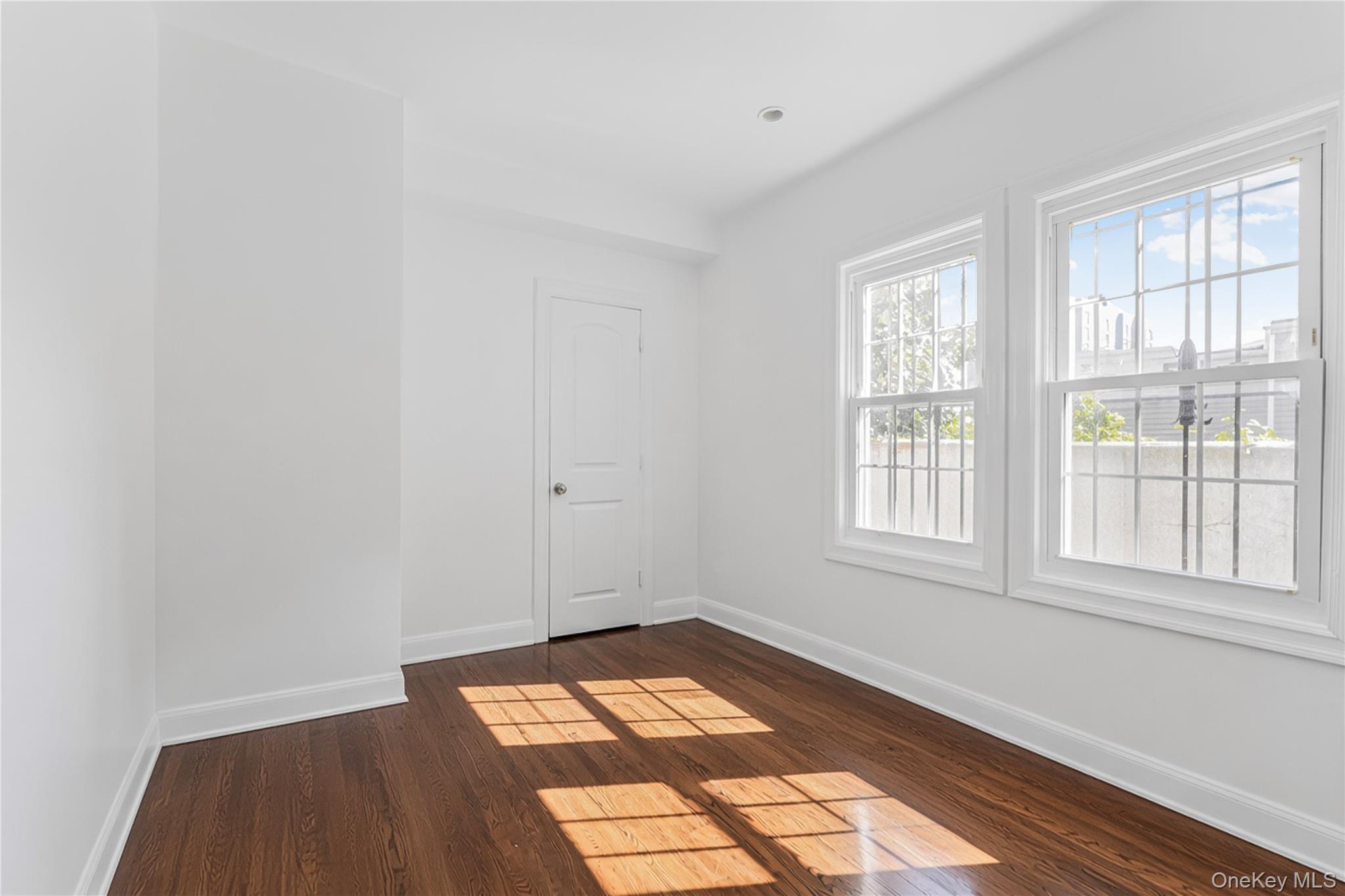 Single Family Richardson Avenue Bronx, NY 10470, MLS-1048709-6