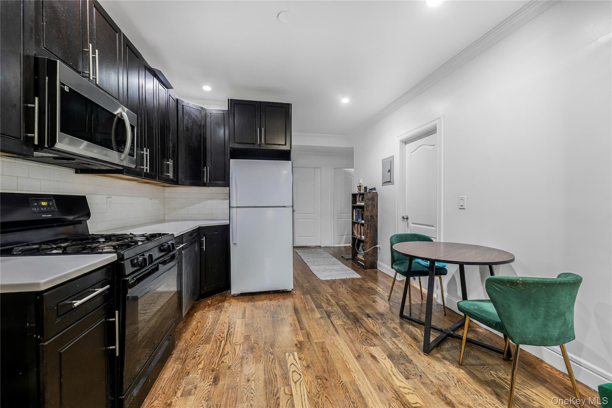 Single Family Richardson Avenue Bronx, NY 10470, MLS-1048709-9