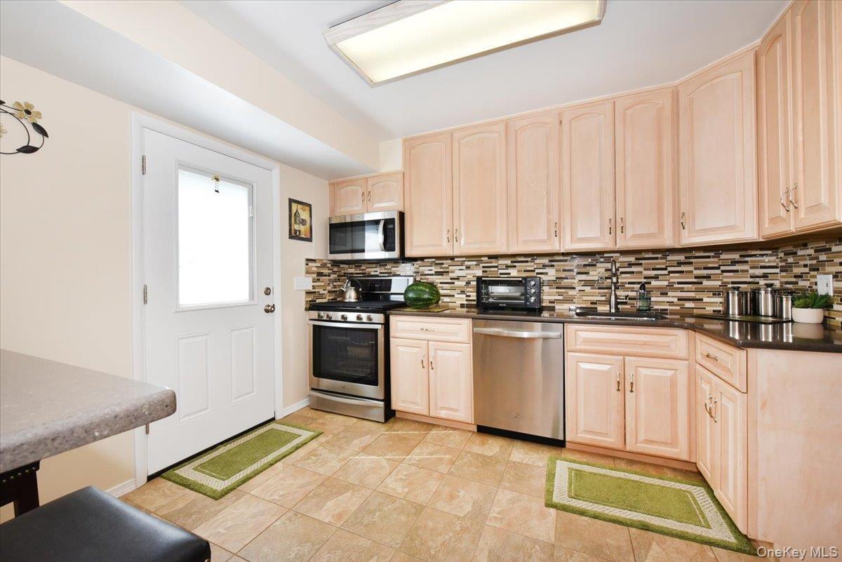 Single Family W Gates Avenue  Suffolk County, NY 11757, MLS-1048753-12